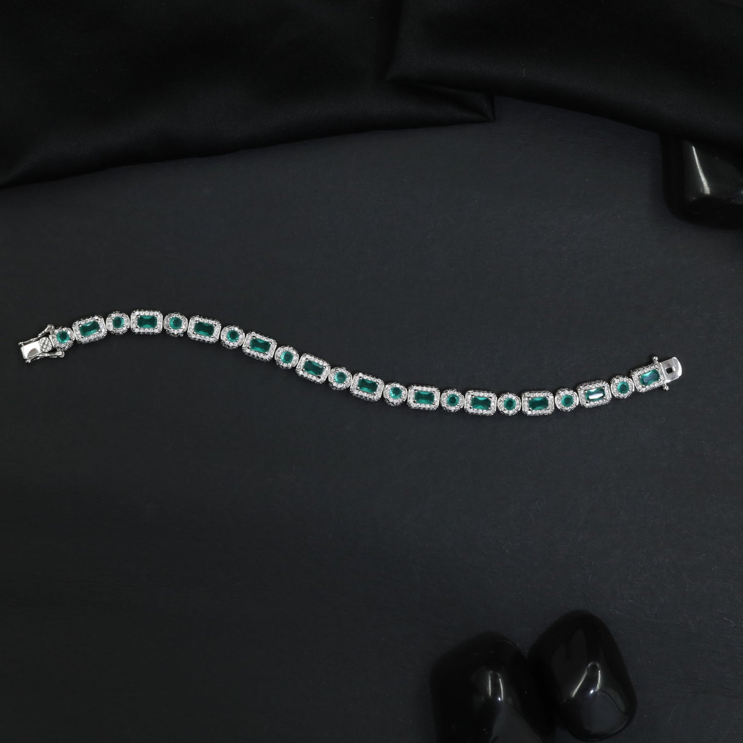 Supreme rhodium bracelet with luminous arrangement