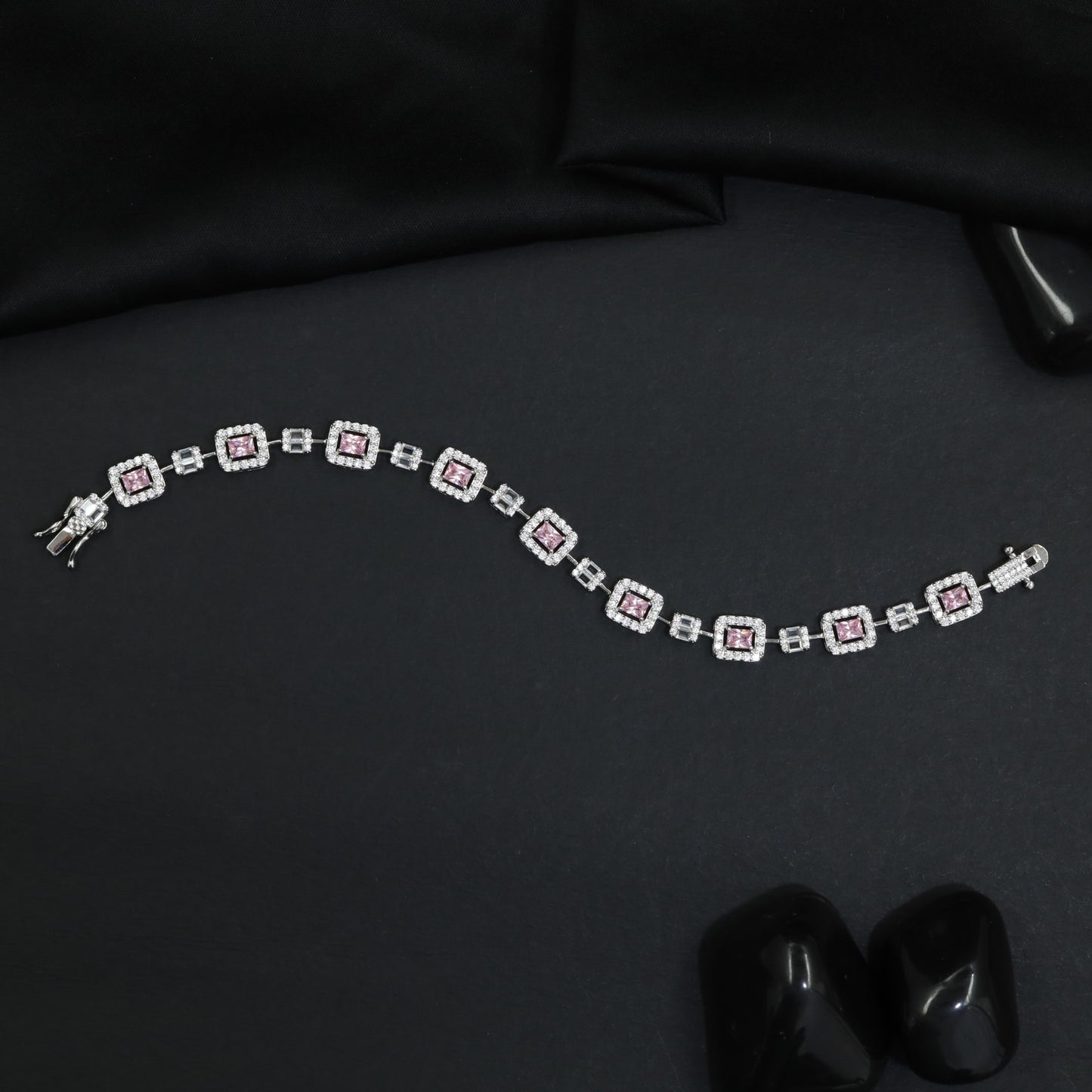 Regal rhodium bracelet with square link sequence