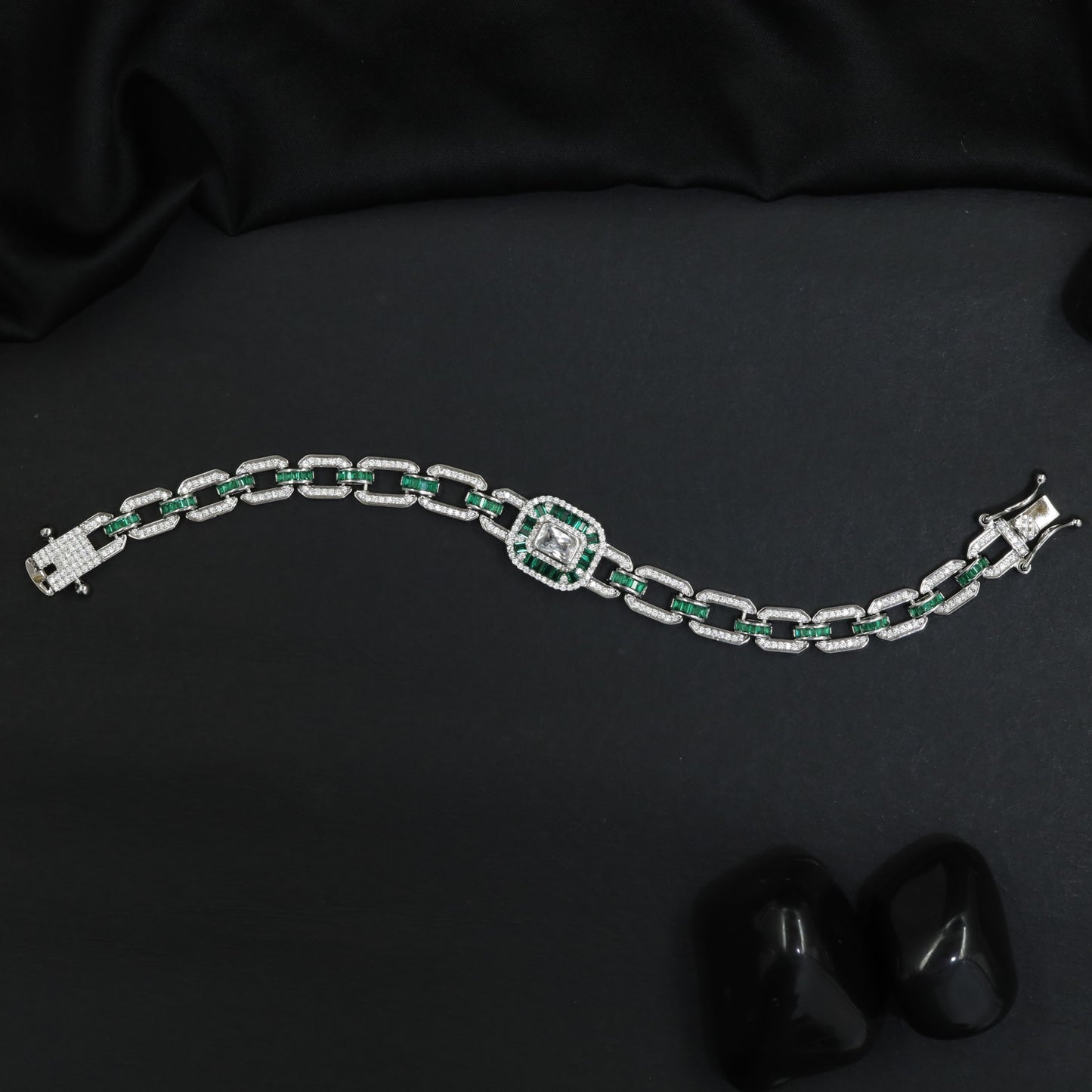 Noble rhodium bracelet with ornamental rectangular detailing