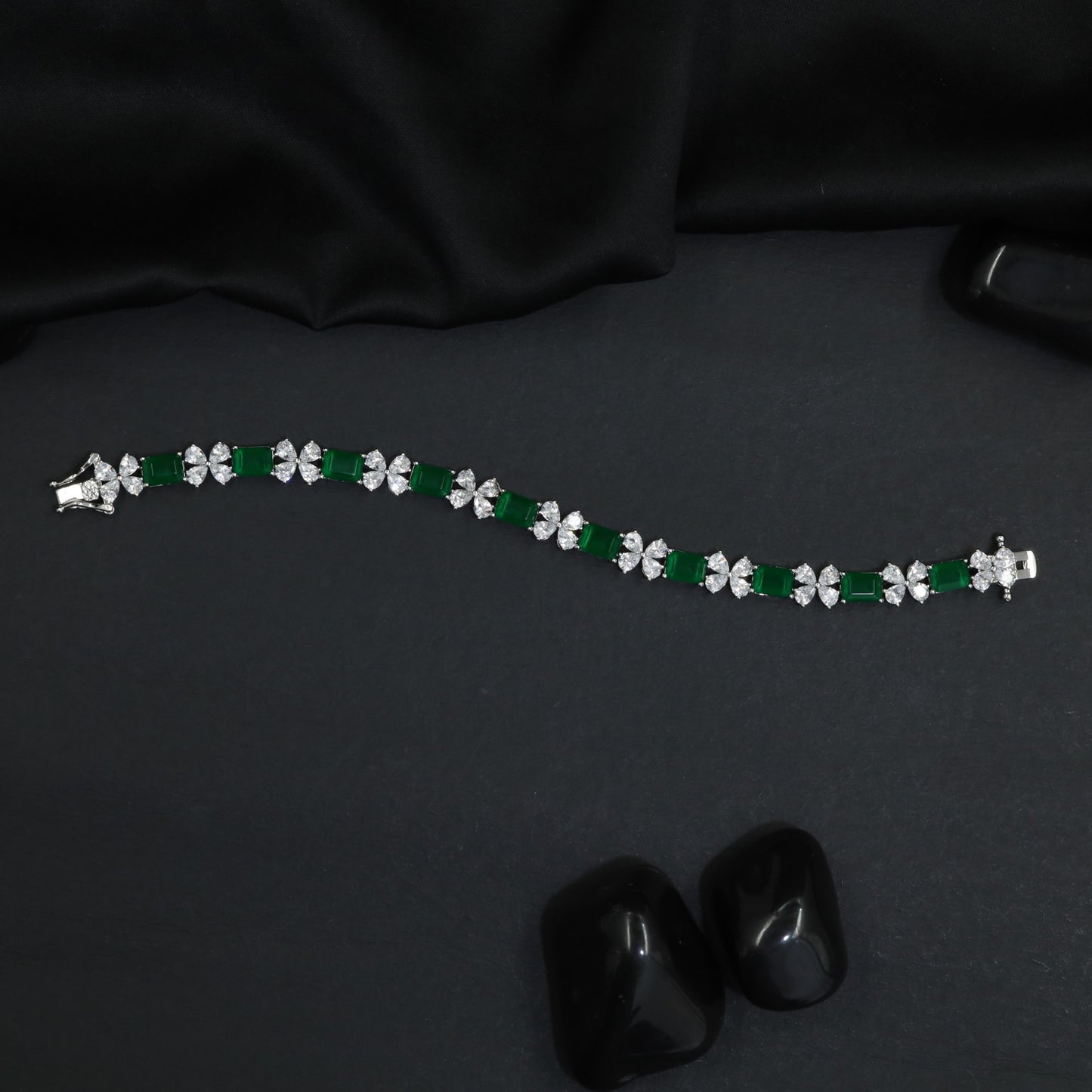 Radiant rhodium bracelet with ribbon‑style silhouettes