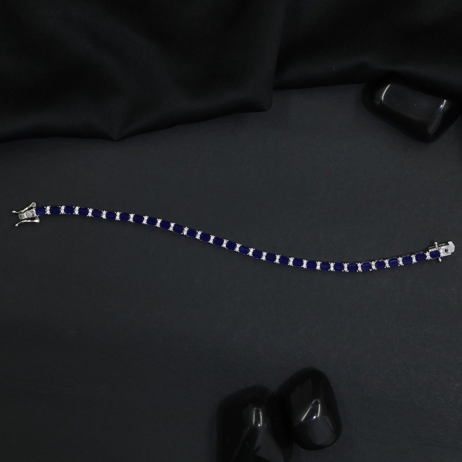 Fashion rhodium bracelet showcasing alternating motif artistry