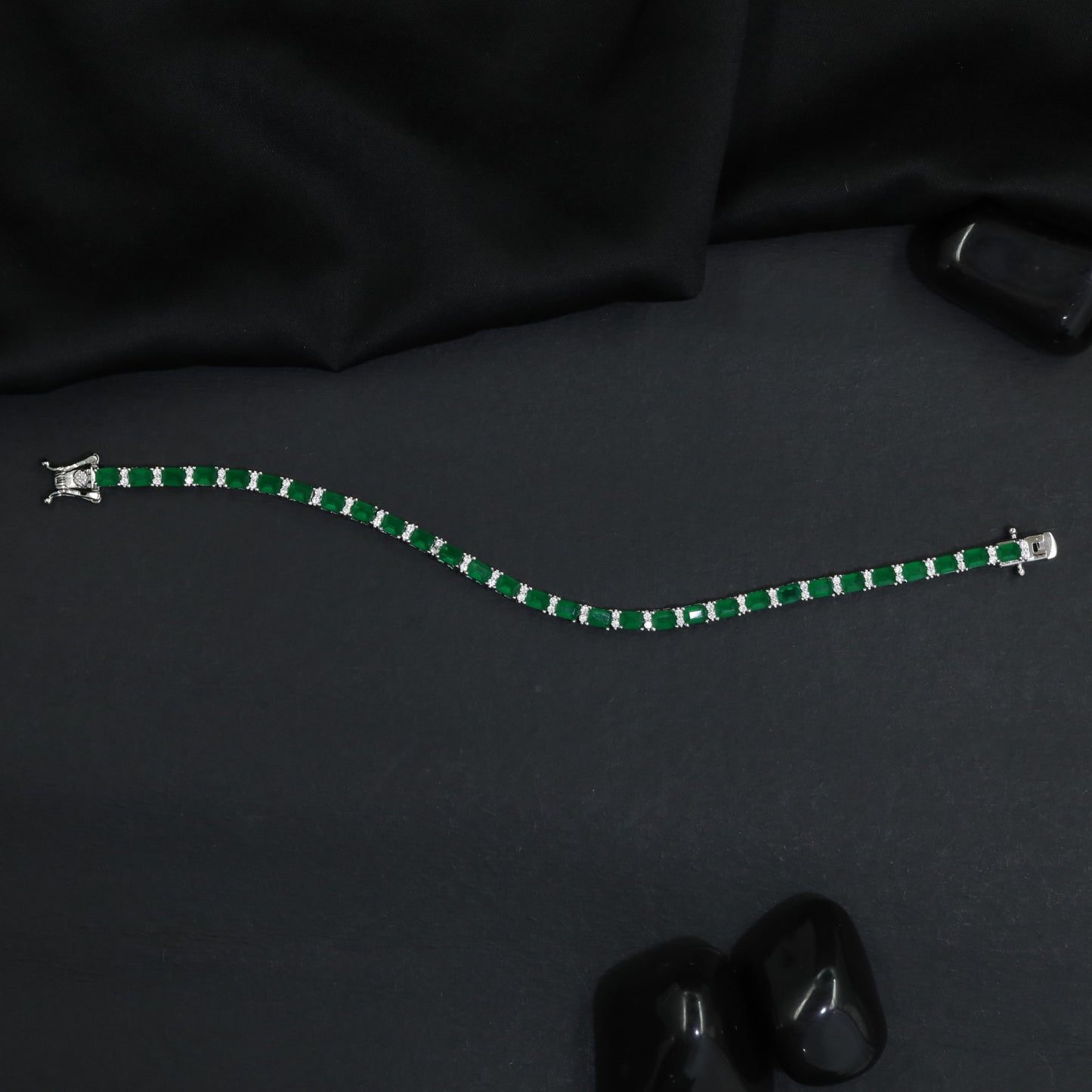 Fashion rhodium bracelet showcasing alternating motif artistry