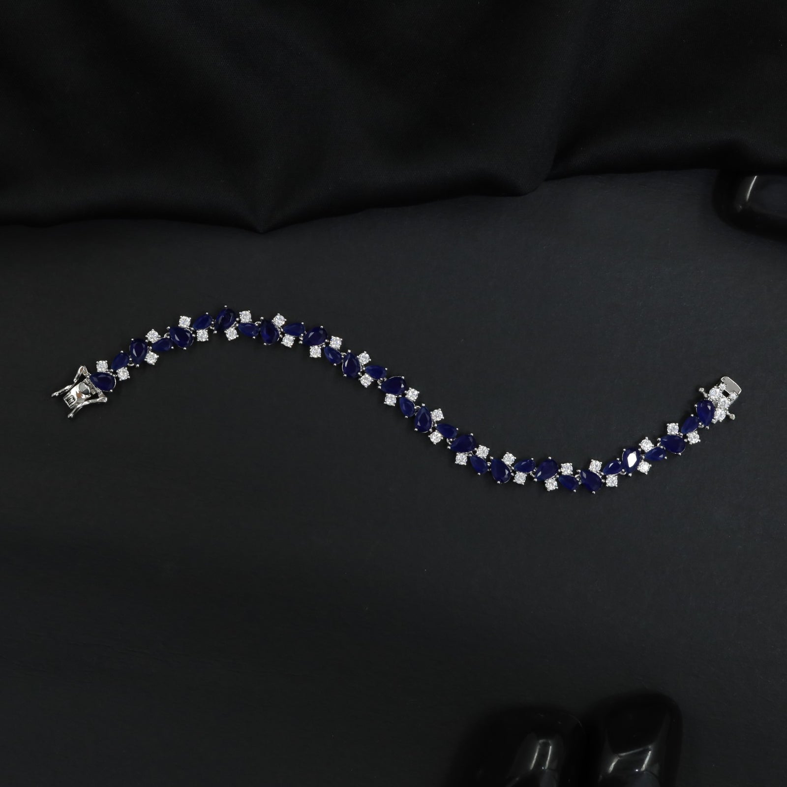 Luxe rhodium bracelet with alternating wave link artistry