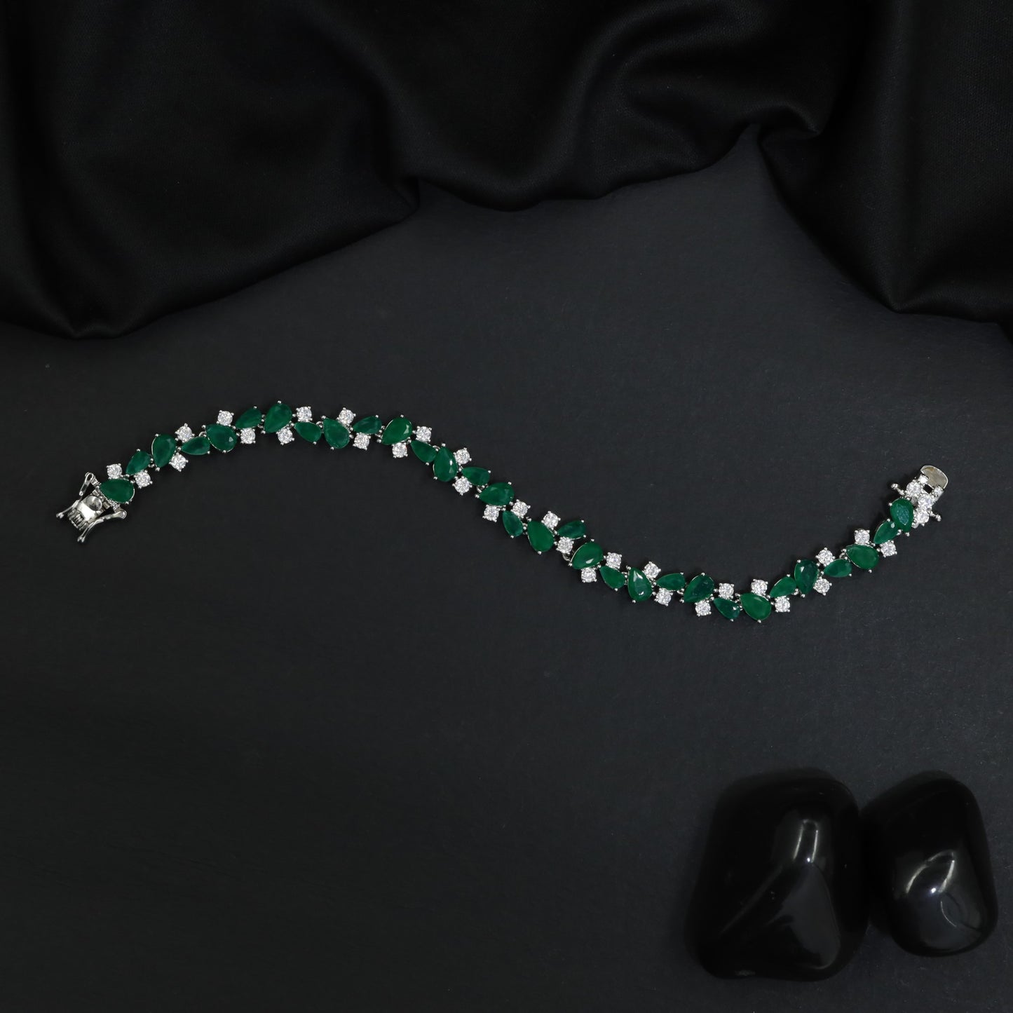 Luxe rhodium bracelet with alternating wave link artistry