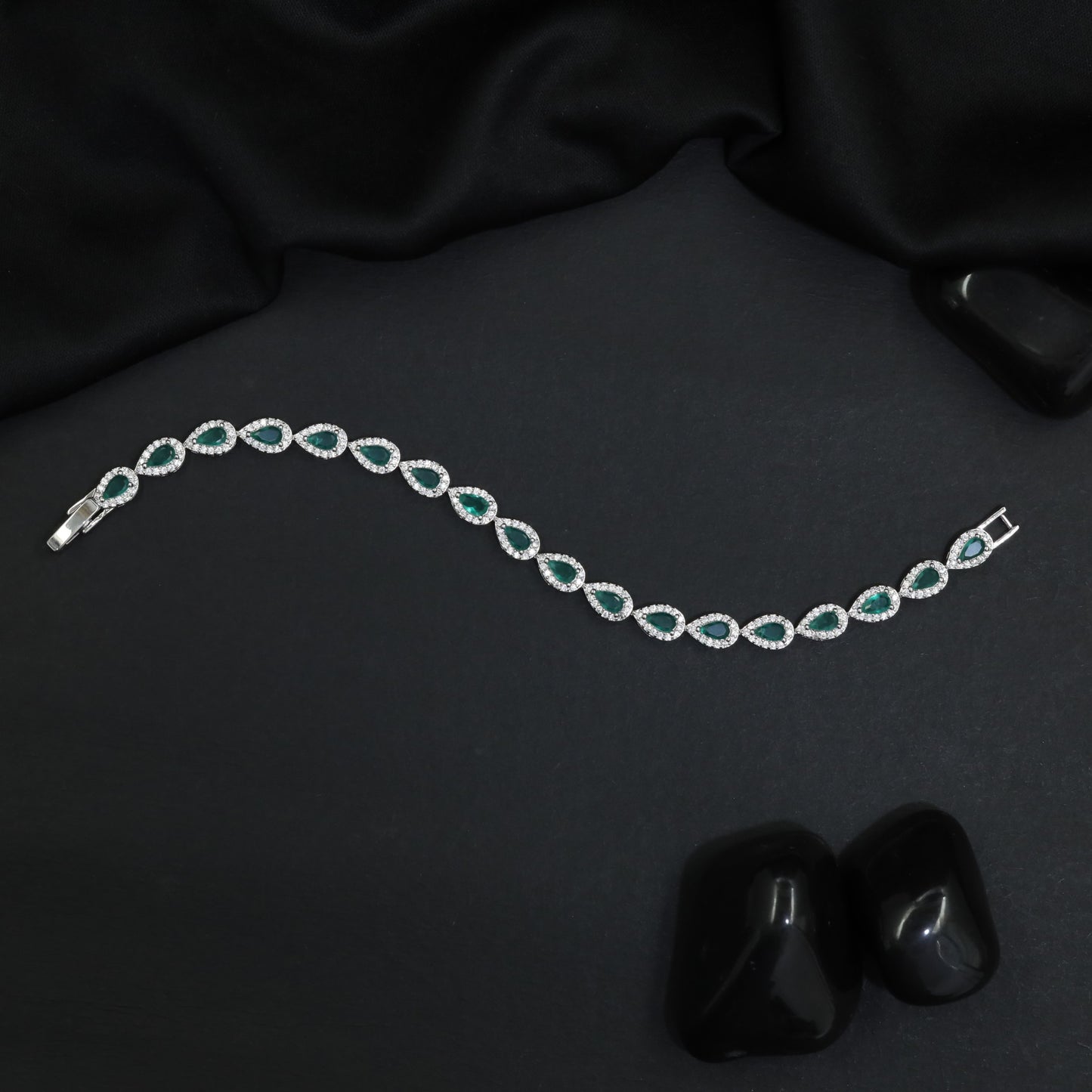 Iconic rhodium bracelet featuring gemstone crest accents