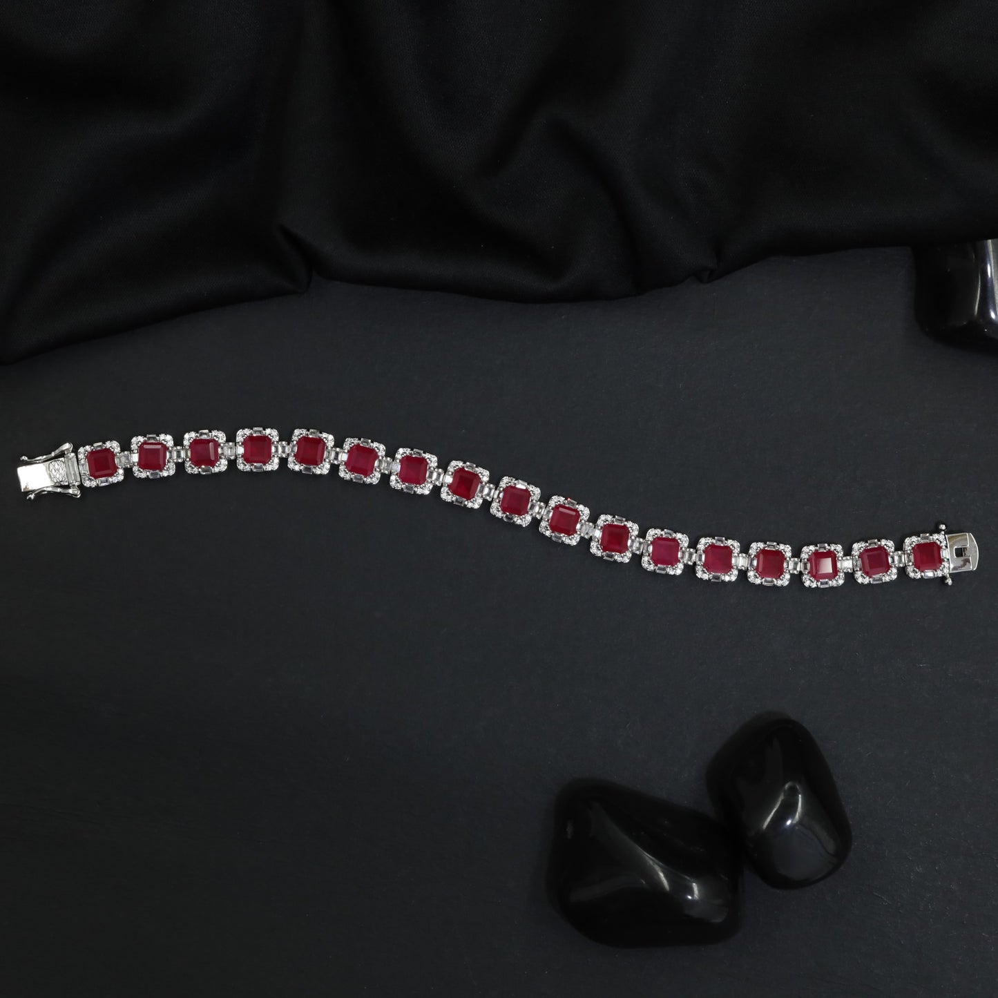 Elegant Rhodium Bracelet with Structured Cushion Link Arrangement
