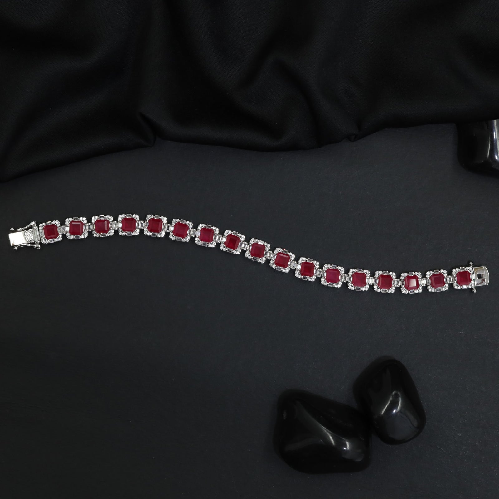 Elegant Rhodium Bracelet with Structured Cushion Link Arrangement