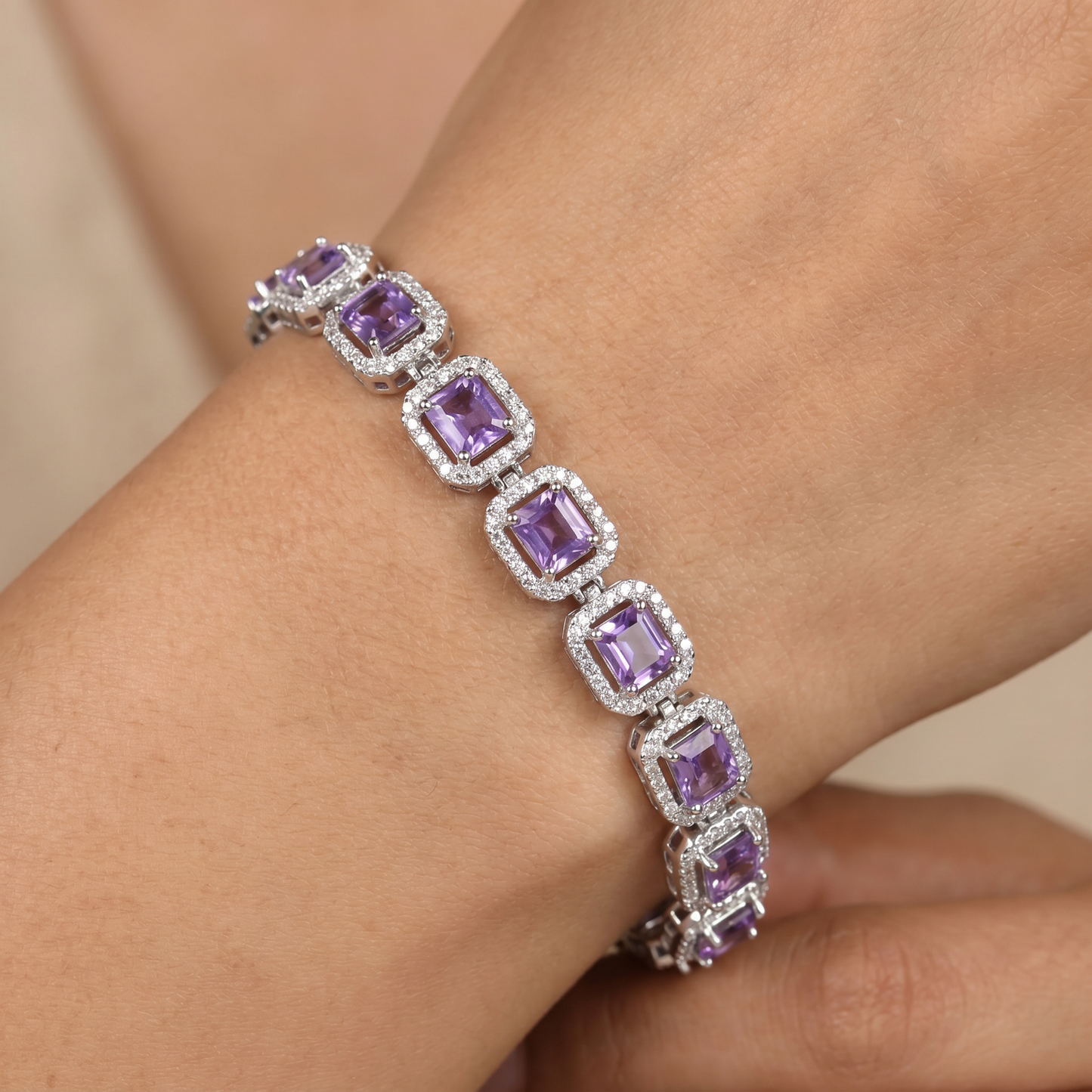 Elegant Rhodium Bracelet with Structured Cushion Link Arrangement