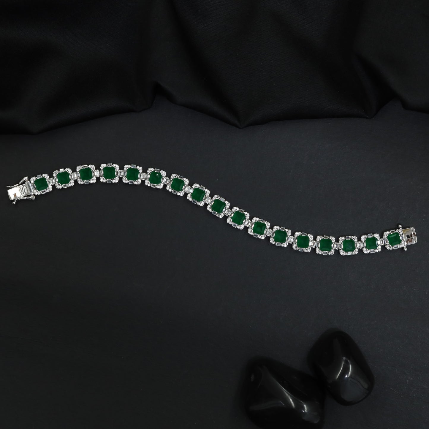 Elegant Rhodium Bracelet with Structured Cushion Link Arrangement