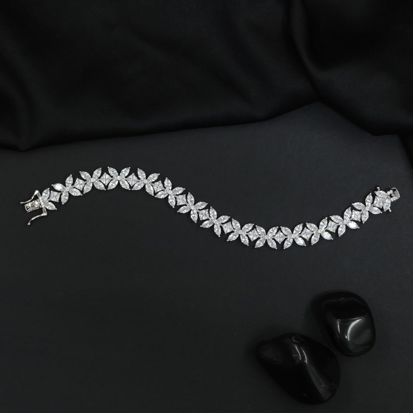 Floral Crystal Link Bracelet with Sparkling Detailing