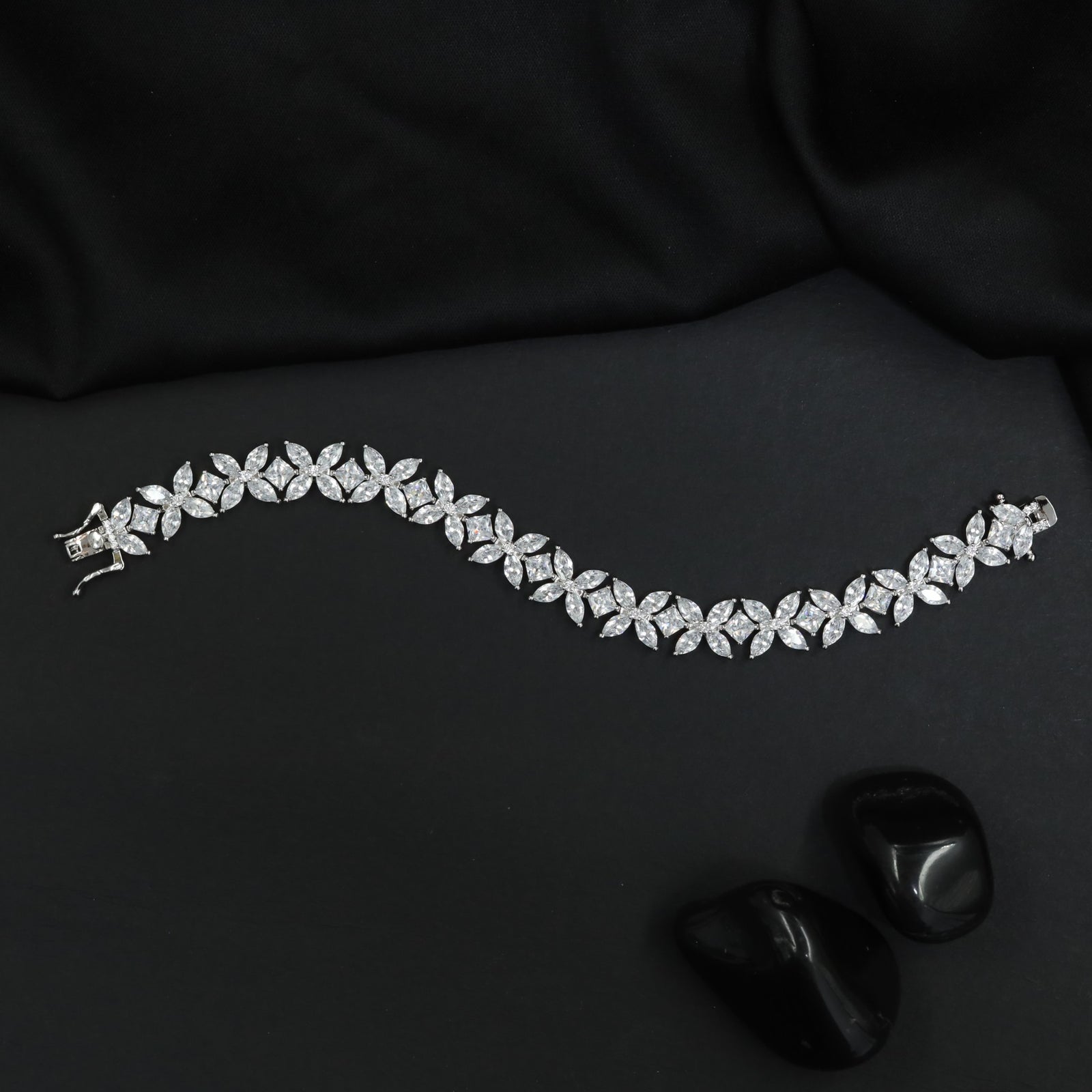 Floral Crystal Link Bracelet with Sparkling Detailing
