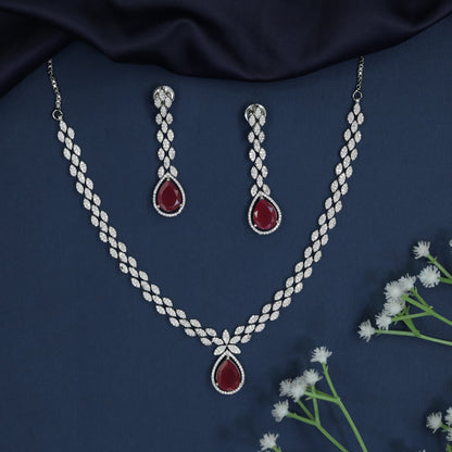 Prestige rhodium necklace with symmetrical craftsmanship