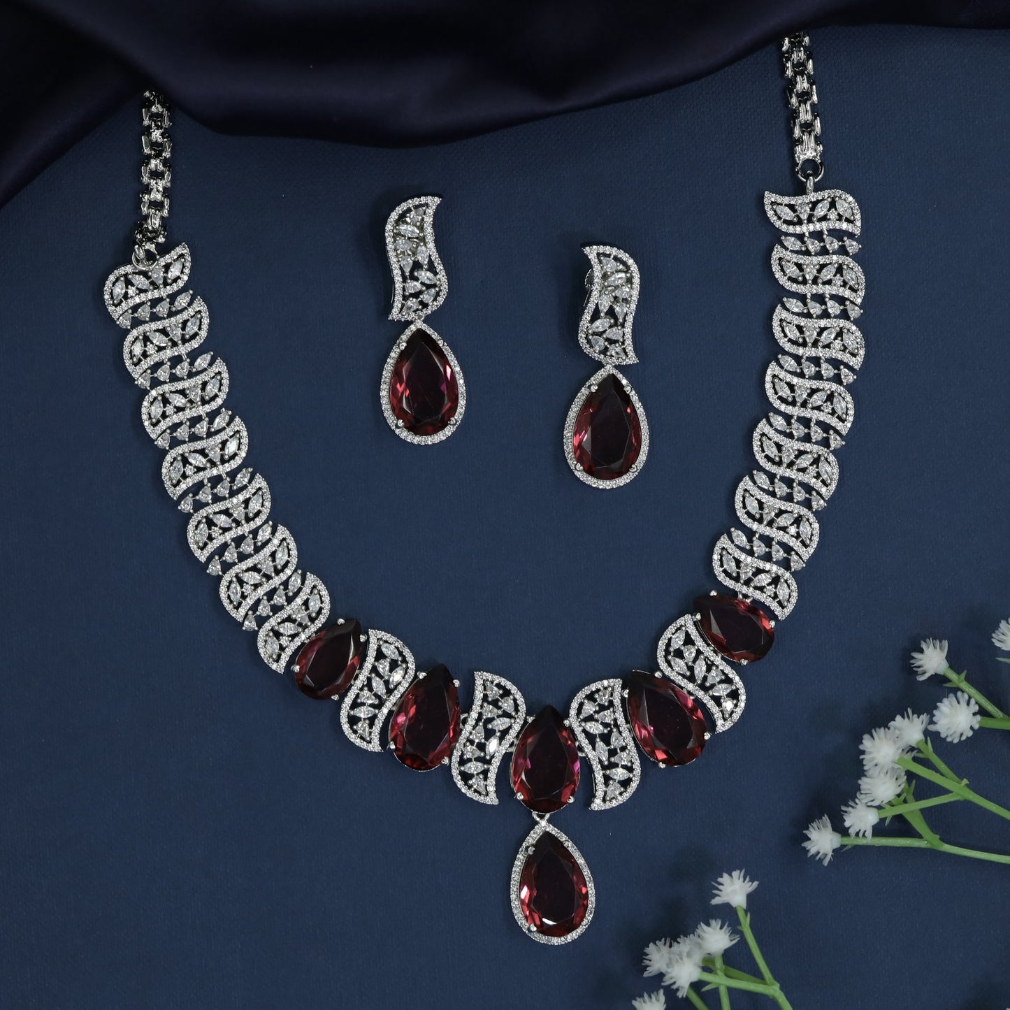 Modern Luxe Necklace with Oval Link Construction