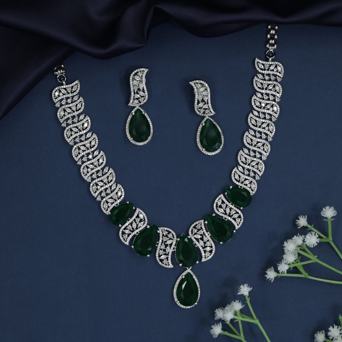 Modern Luxe Necklace with Oval Link Construction