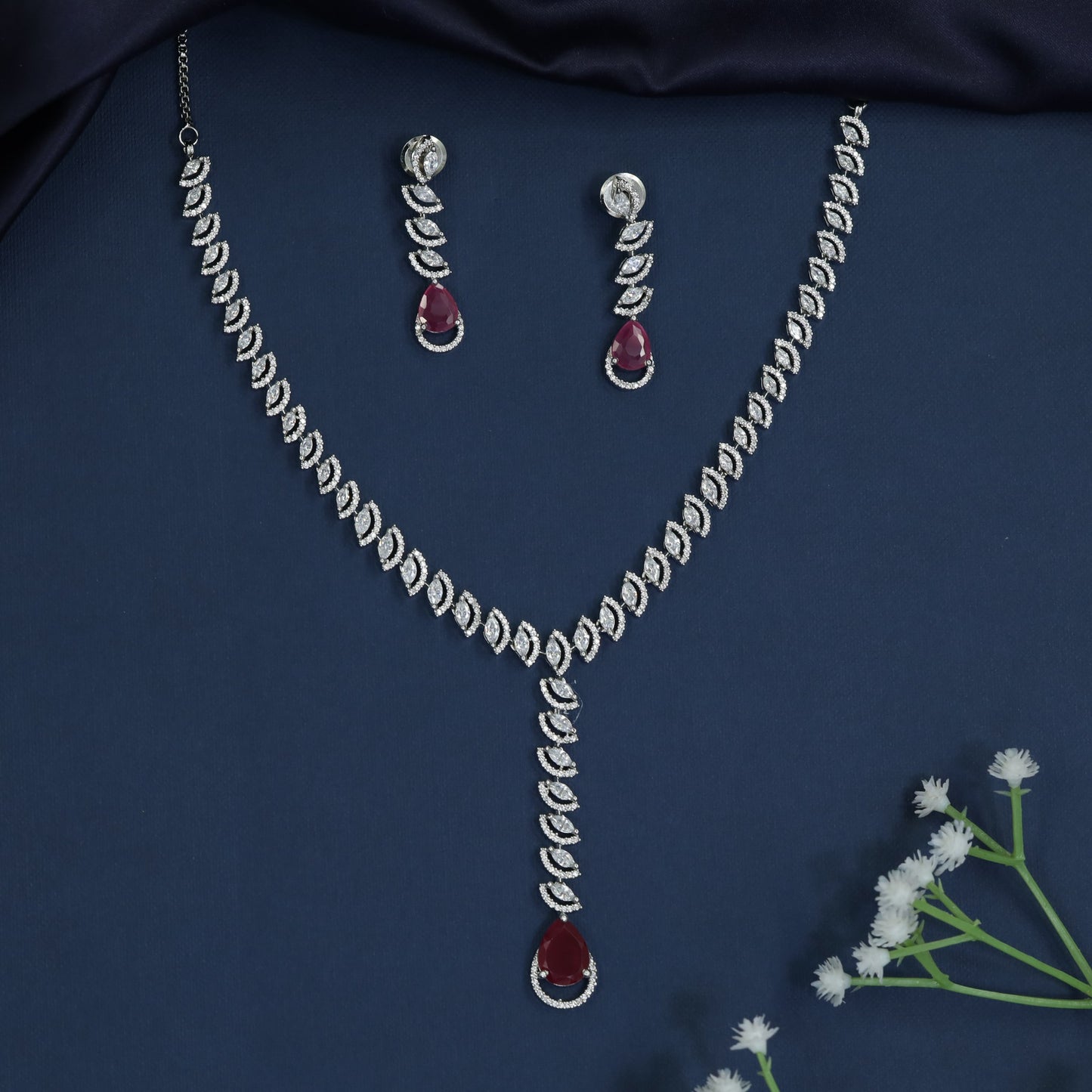 Flowing Marquise Link Necklace with Sculpted Y-Drop Styling