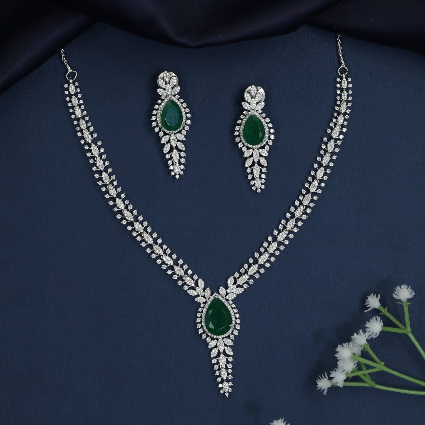 Teardrop Frame Necklace with Graduated Pendant Design