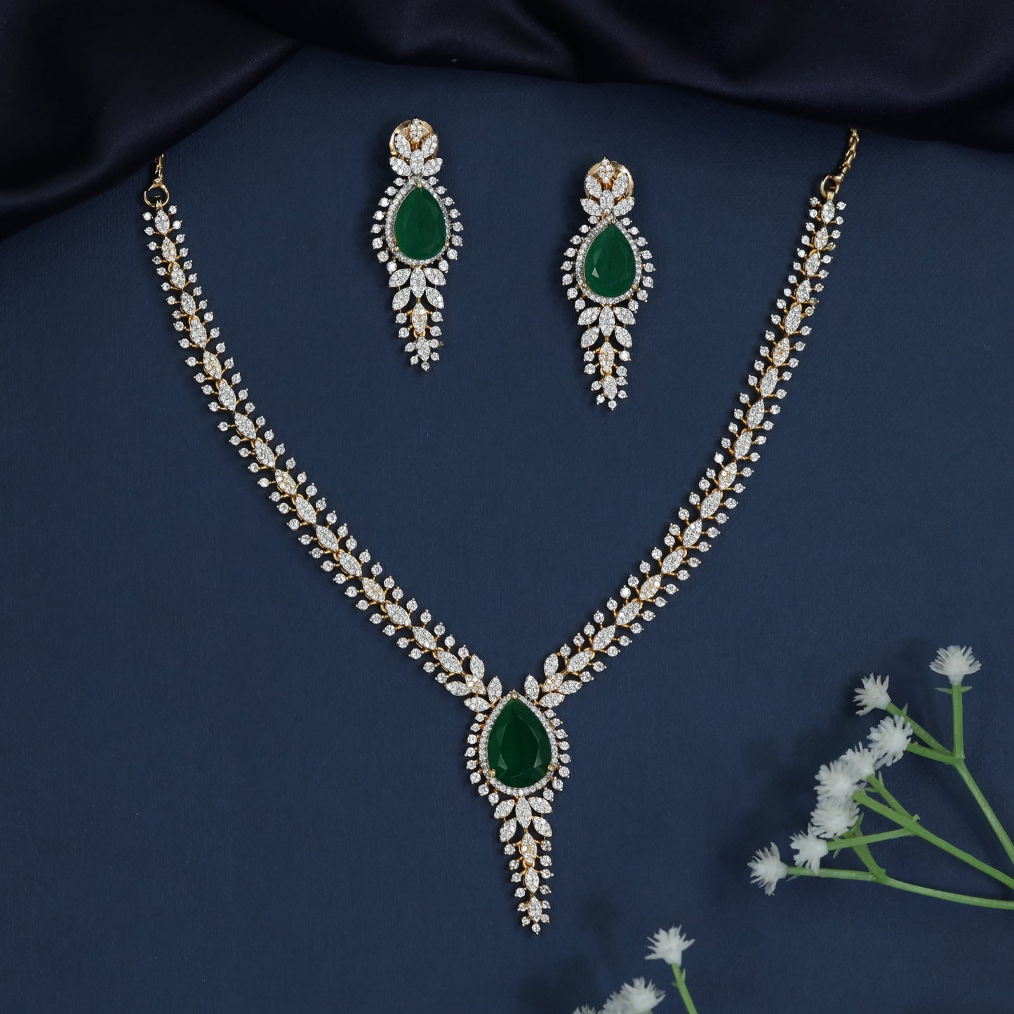 Teardrop Frame Necklace with Graduated Pendant Design