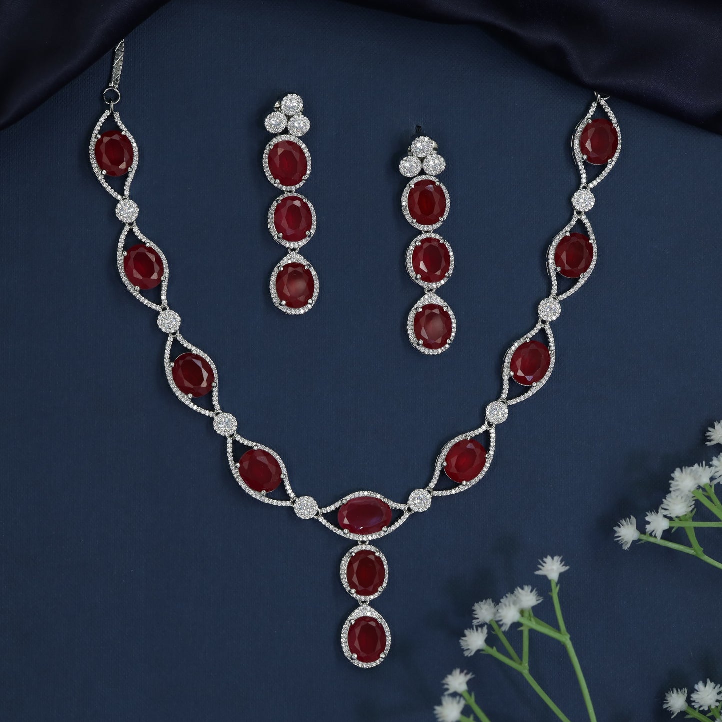 Contemporary Collar Necklace with Oval Frame Silhouette