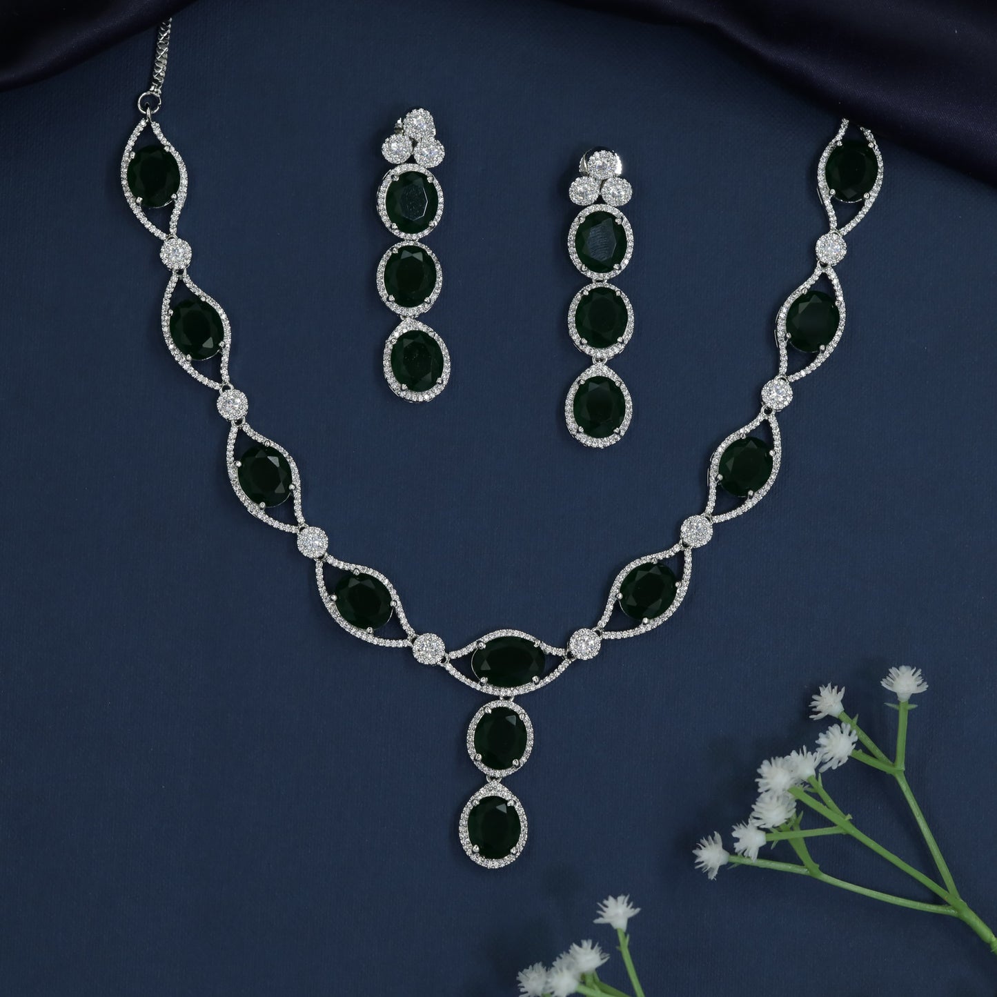 Contemporary Collar Necklace with Oval Frame Silhouette