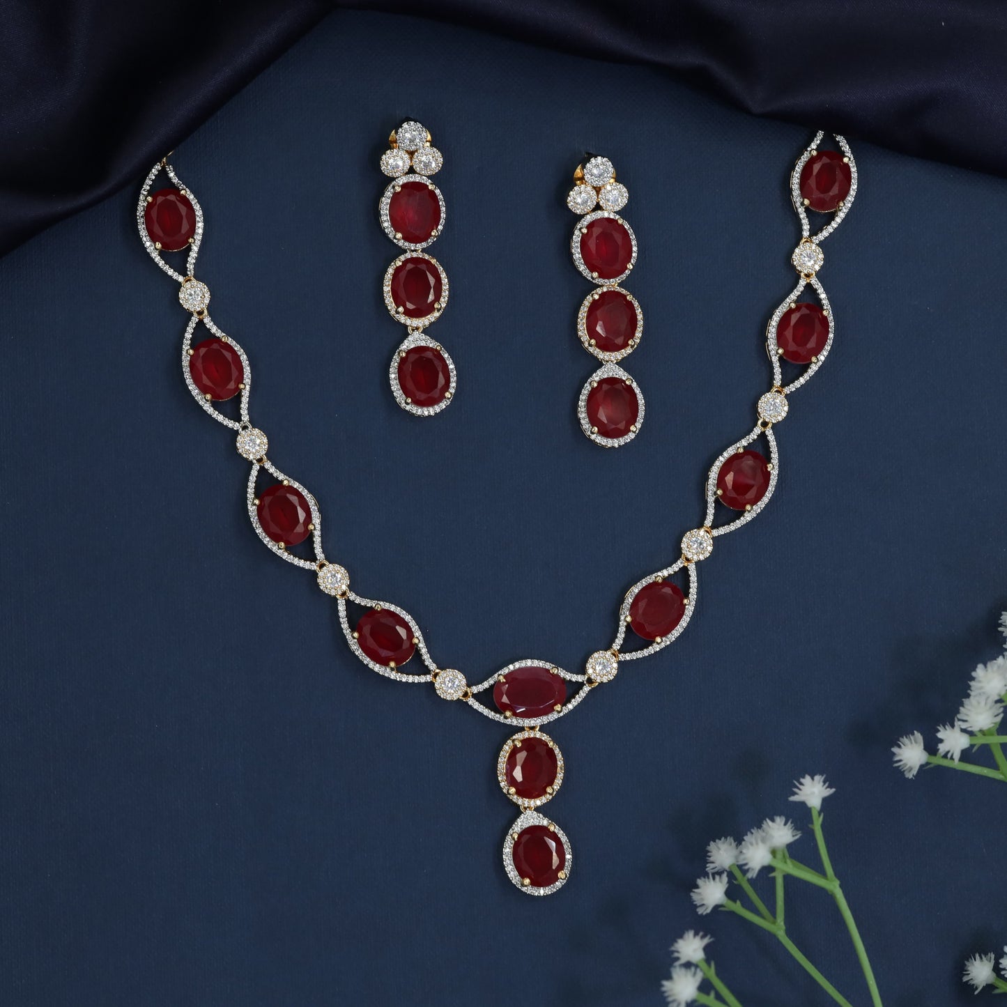 Contemporary Collar Necklace with Oval Frame Silhouette
