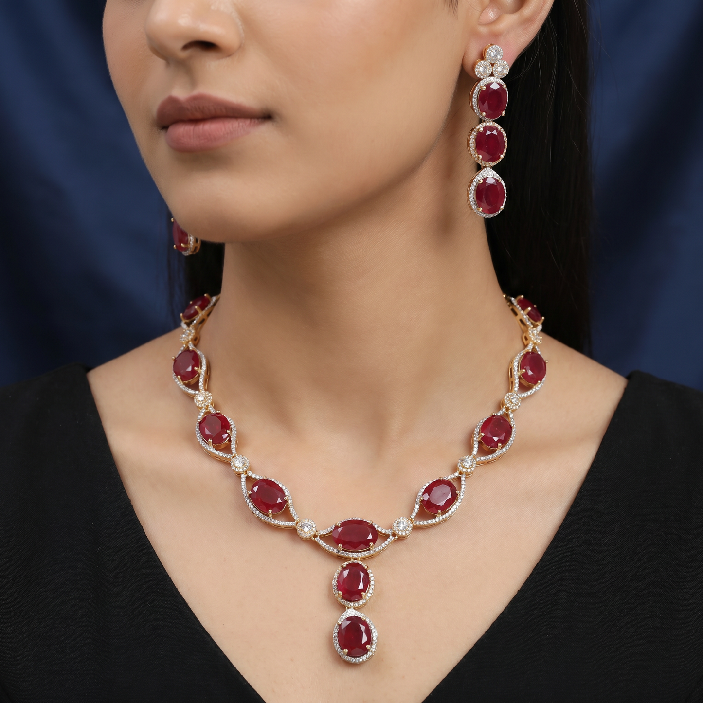 Contemporary Collar Necklace with Oval Frame Silhouette