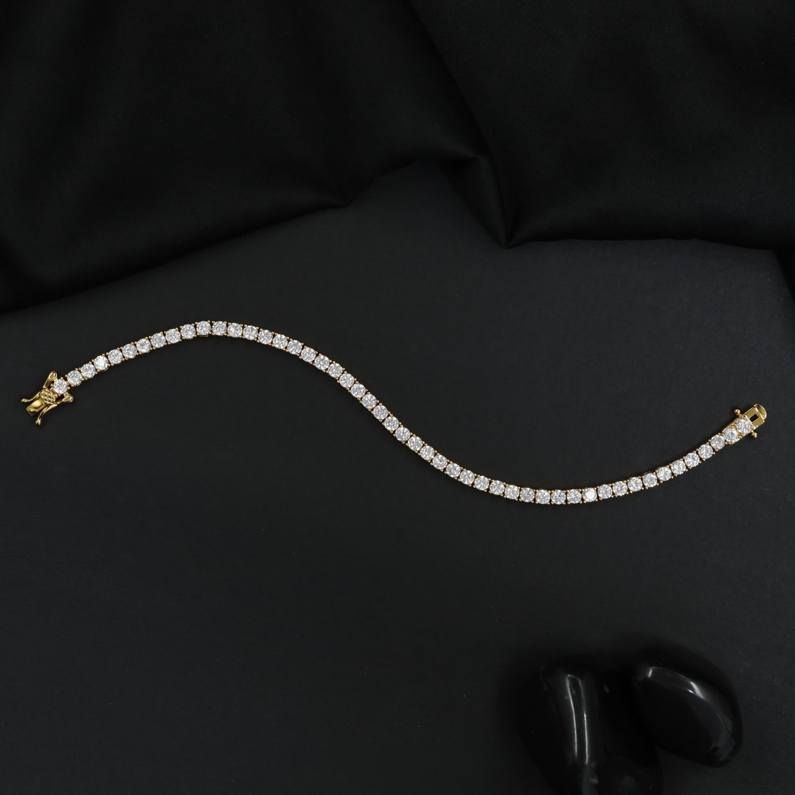 Gold Polish Bracelet with Seamless Floral Link Design