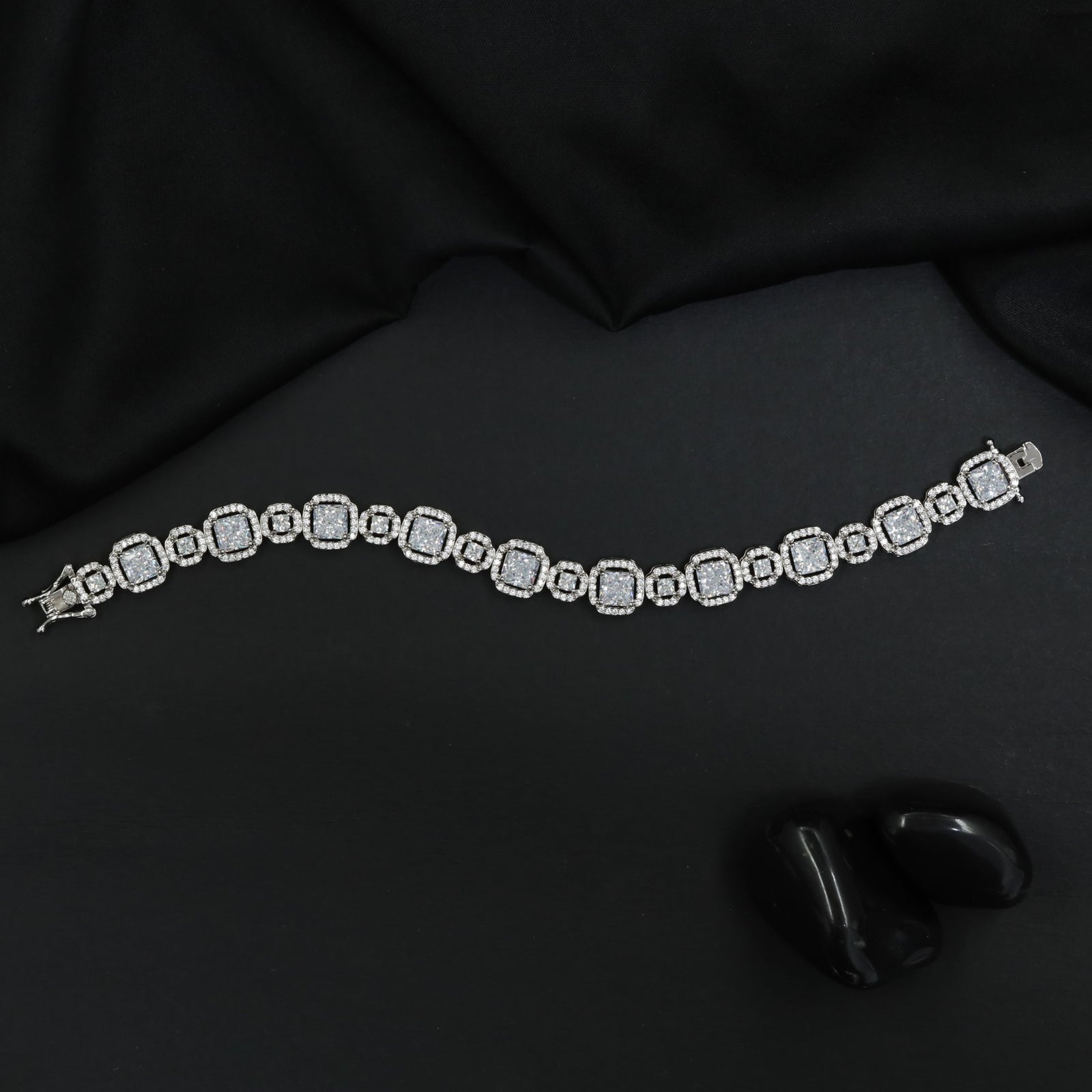 Rhodium Bracelet with Rounded Cushion and Oval Links