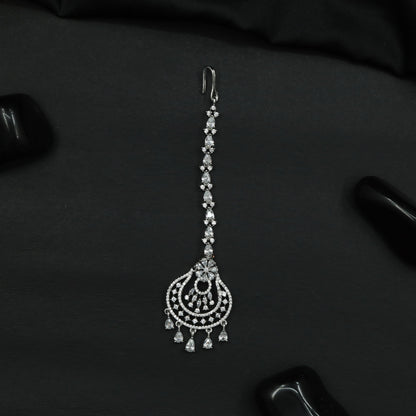 Tikka with Layered Arch Detailing and Decorative Drops