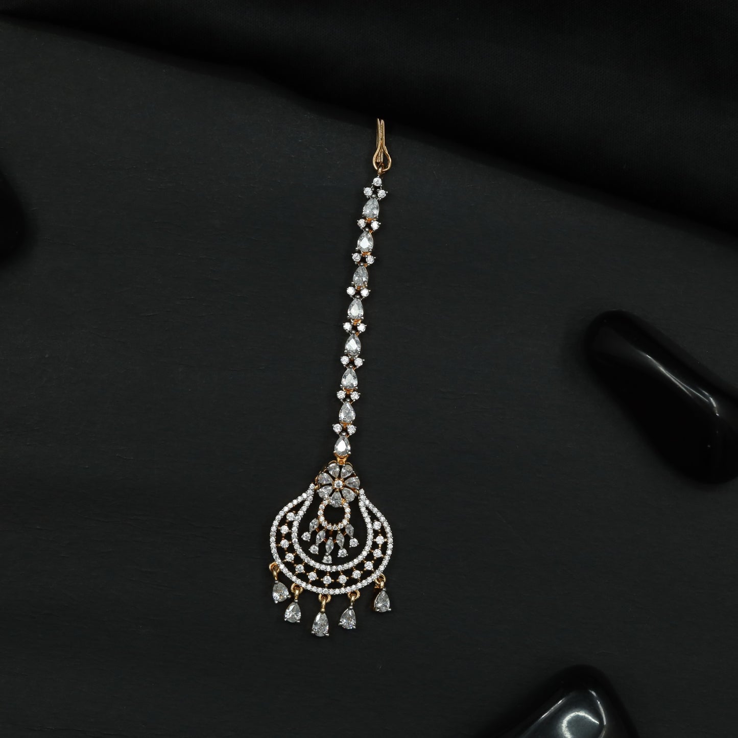 Tikka with Layered Arch Detailing and Decorative Drops
