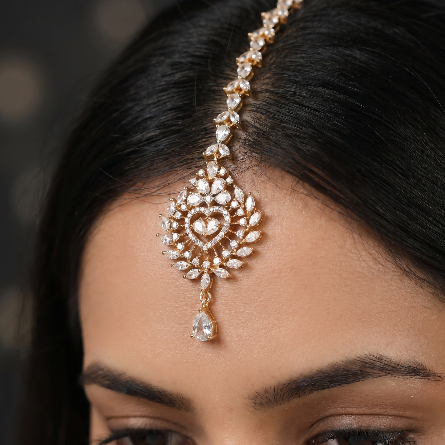 Tikka with Heart Centre Design and Leaf Border Detailing