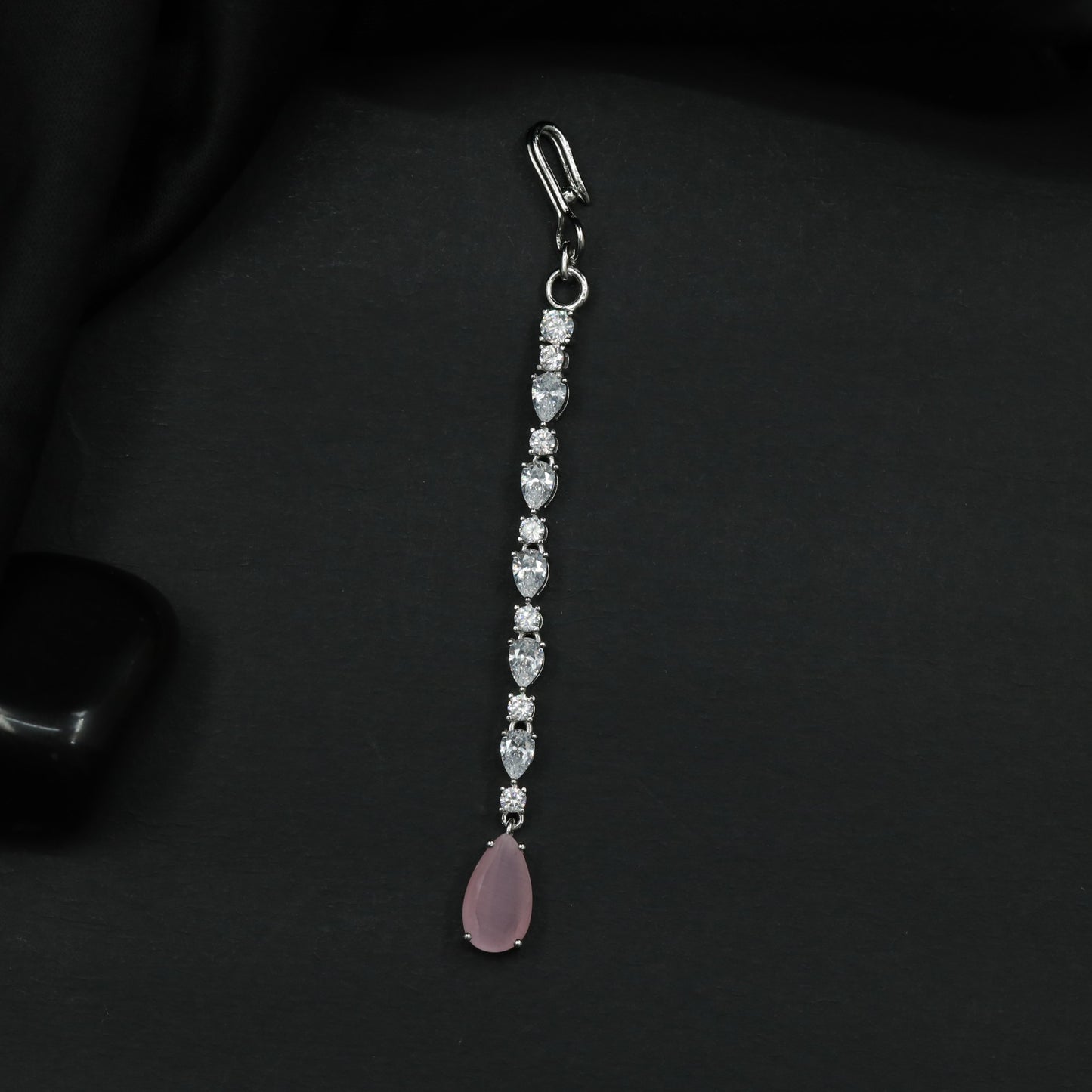 Elegant Tikka with Graduated Pear Elements and Pendant Detail