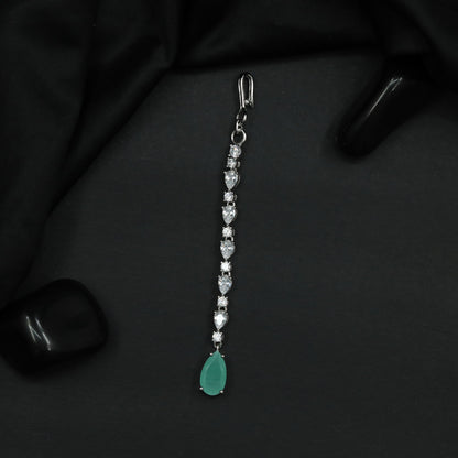 Elegant Tikka with Graduated Pear Elements and Pendant Detail