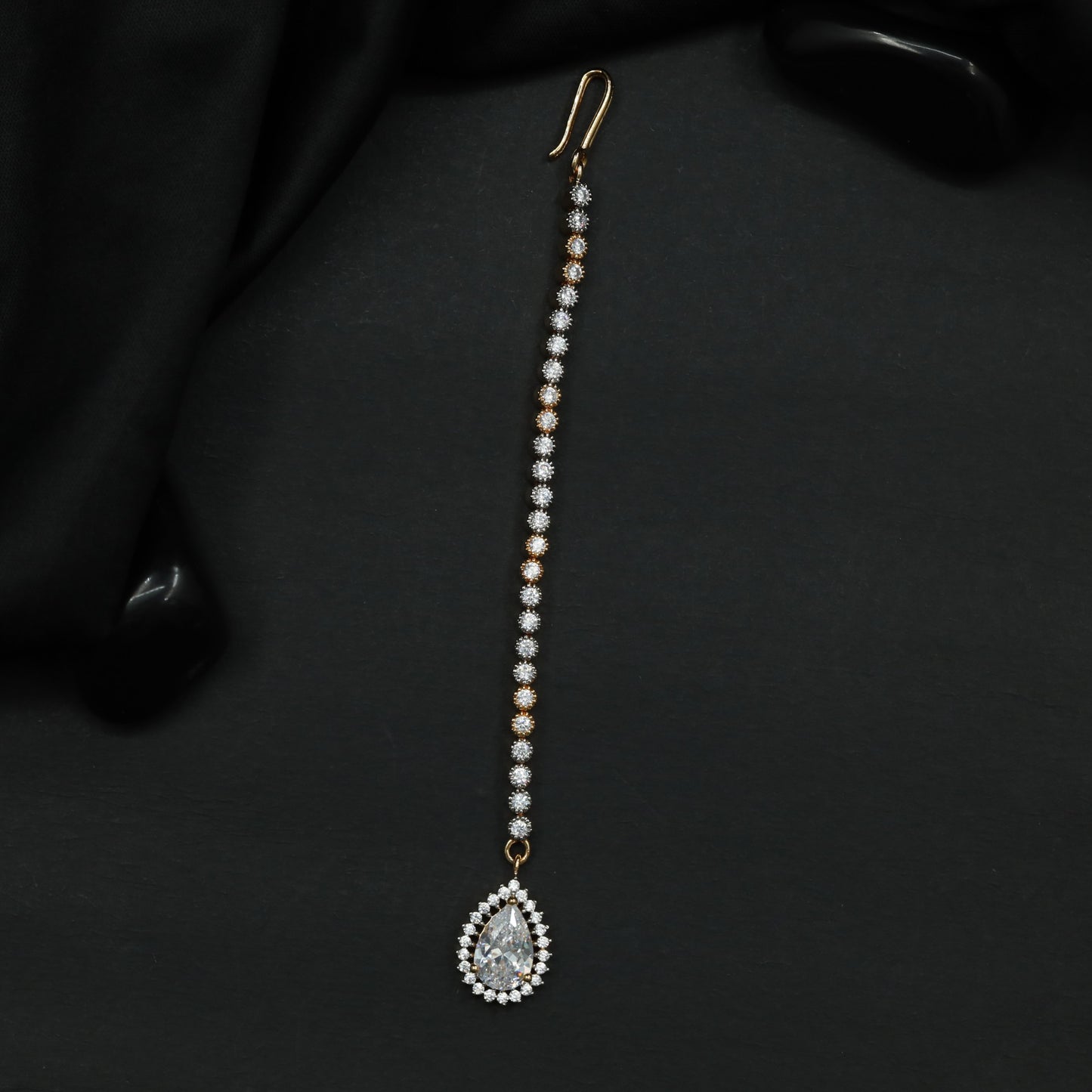 Minimalist Tikka with Pear Shaped Pendant Design