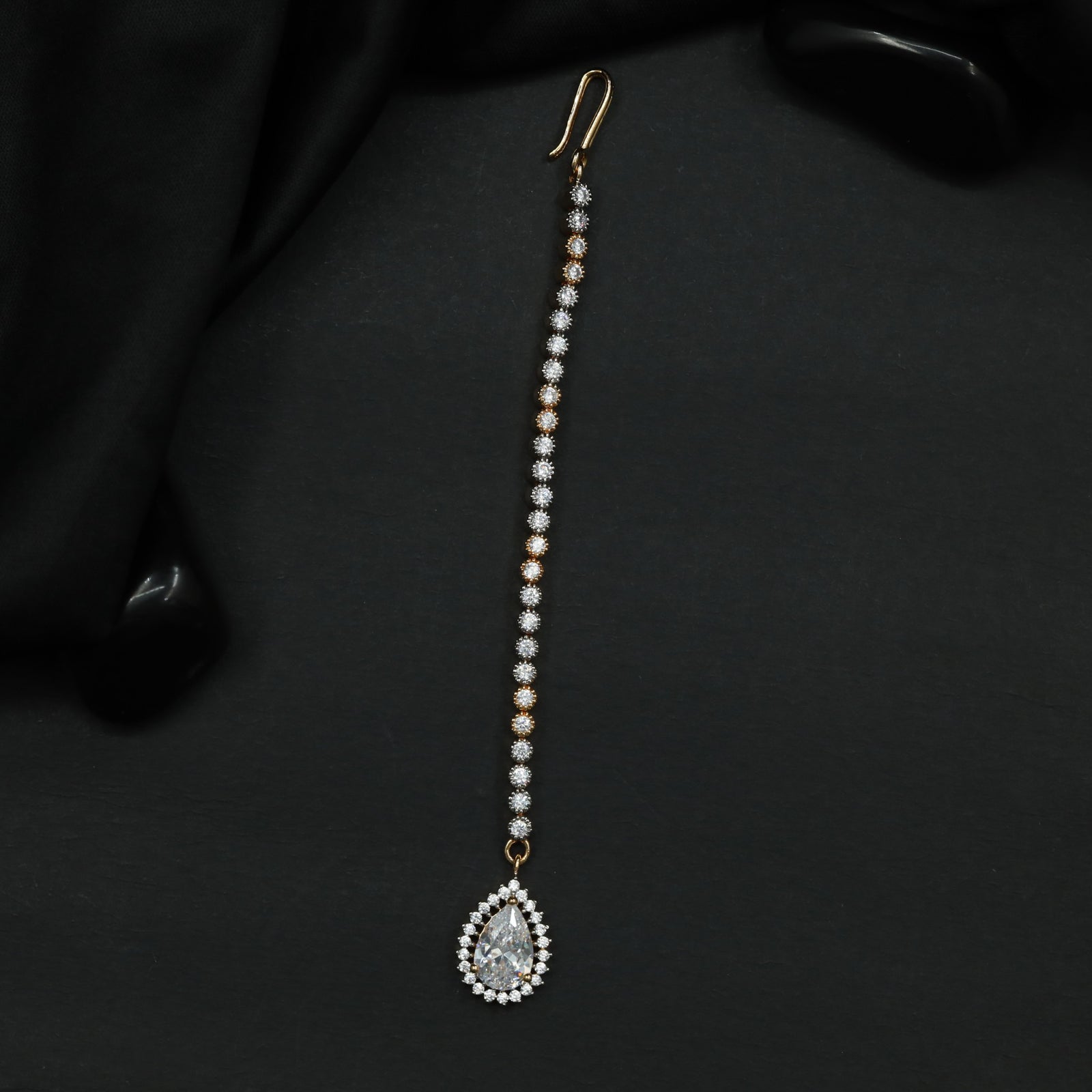 Minimalist Tikka with Pear Shaped Pendant Design