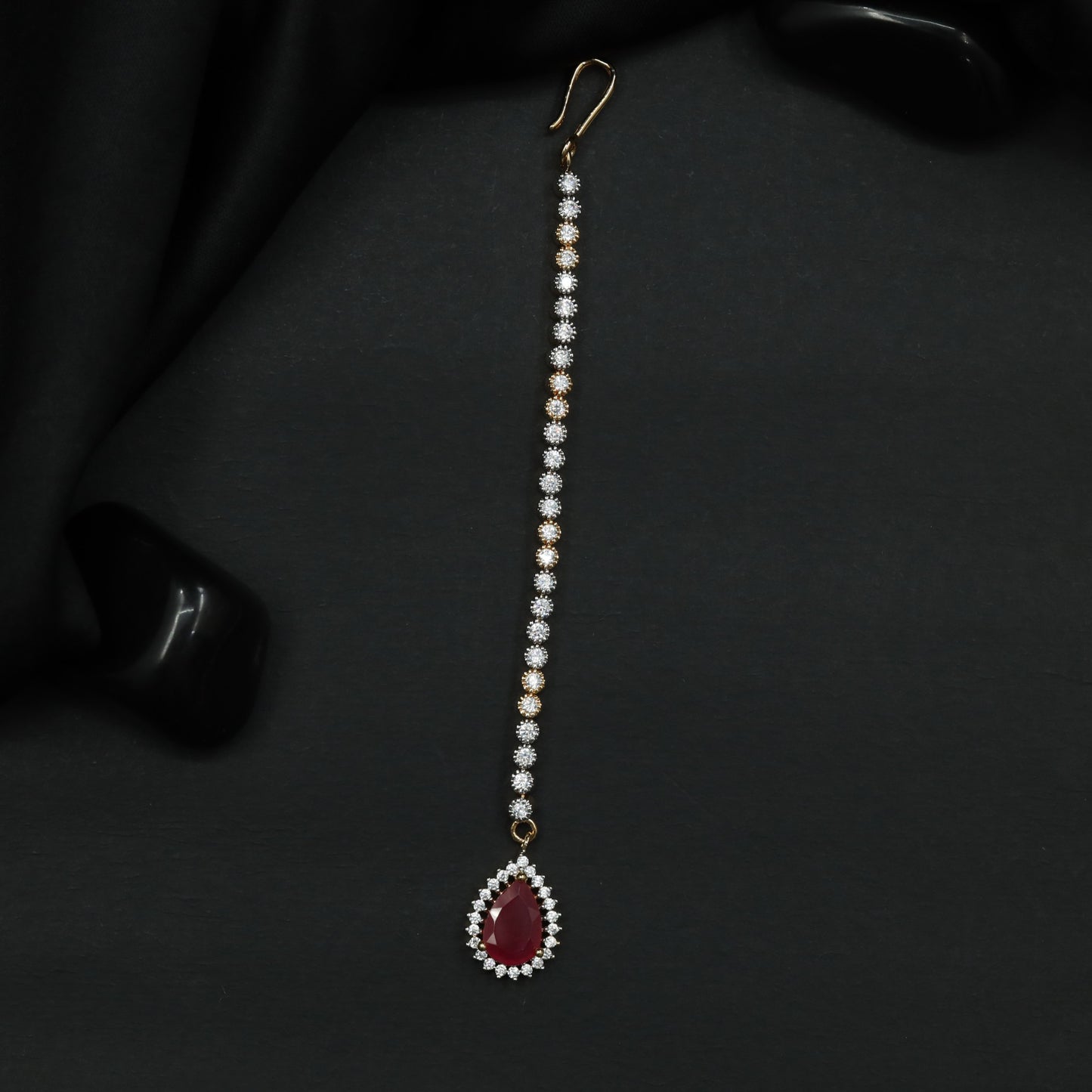 Minimalist Tikka with Pear Shaped Pendant Design