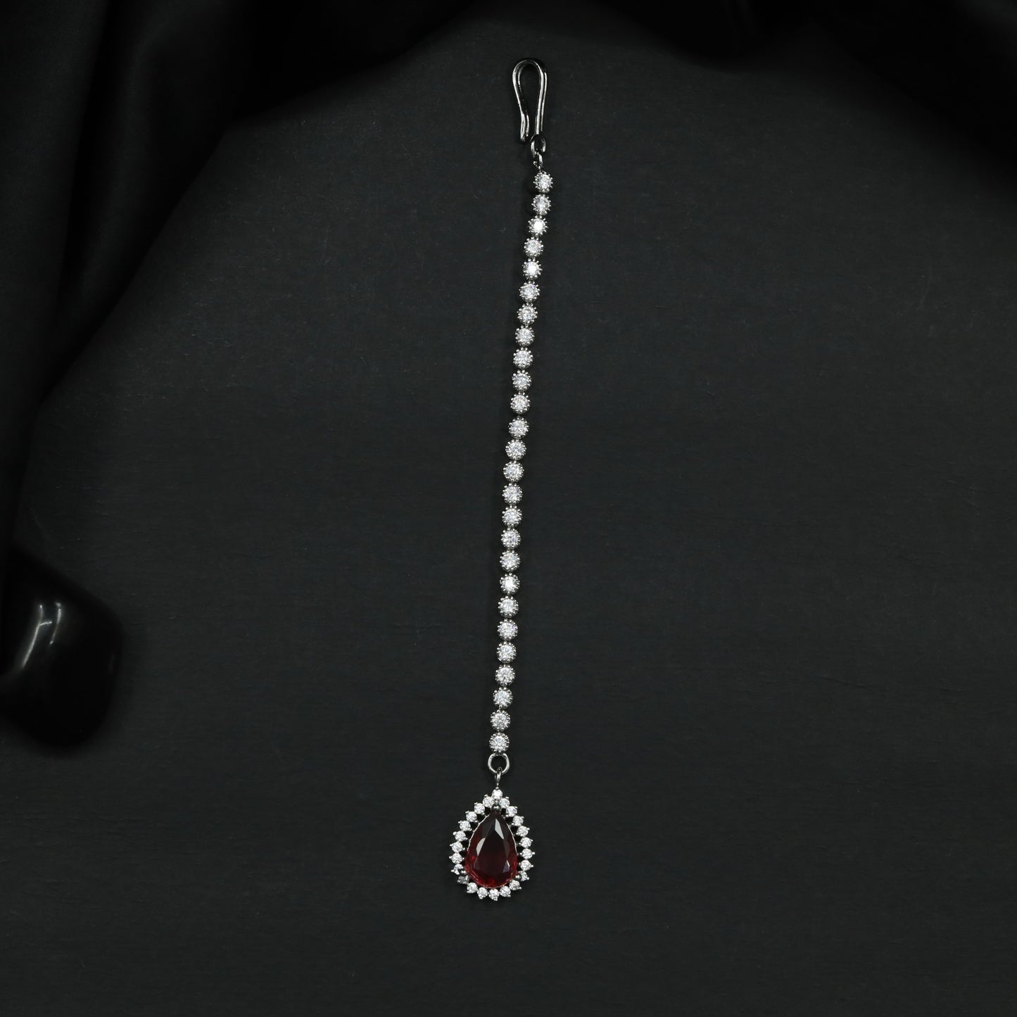 Minimalist Tikka with Pear Shaped Pendant Design