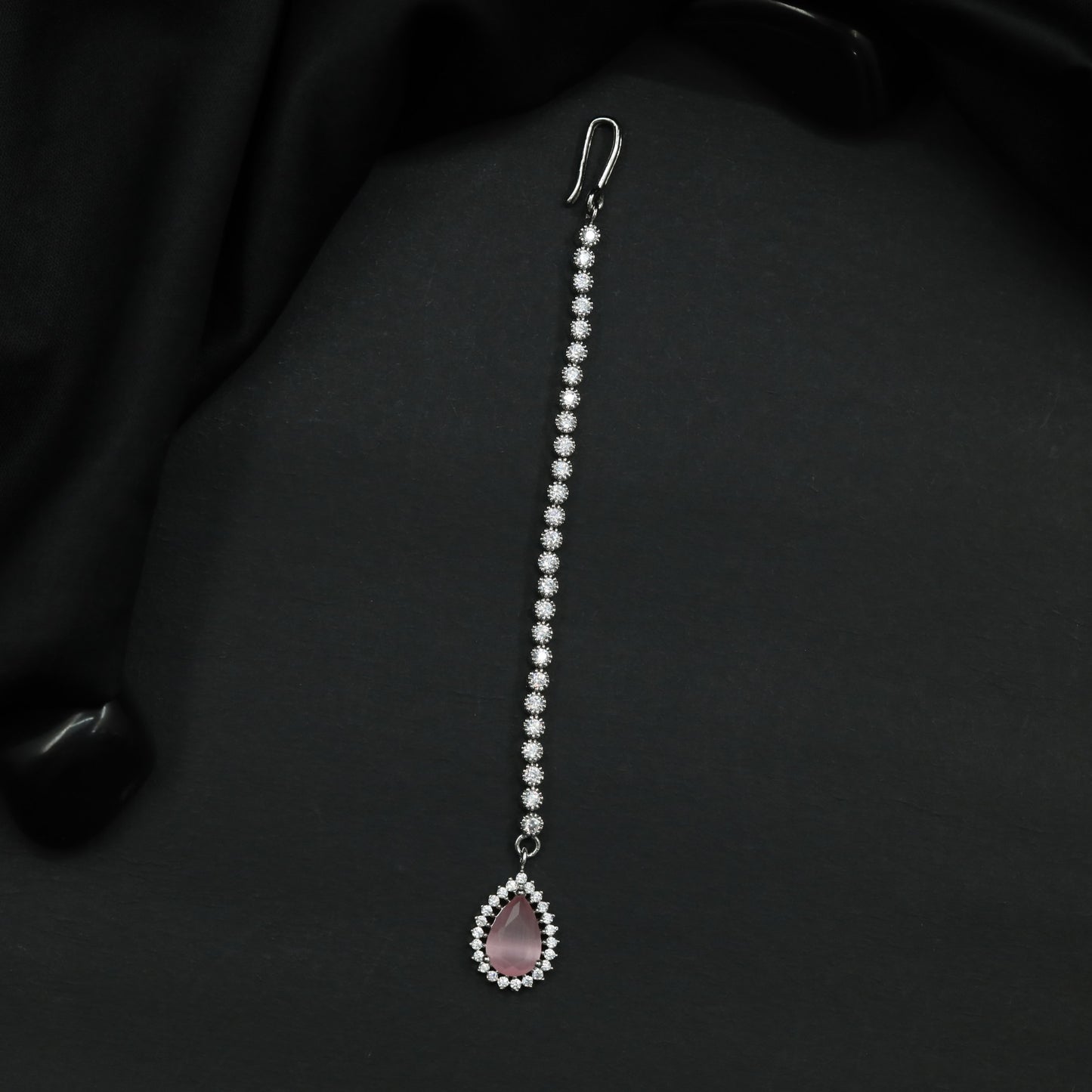 Minimalist Tikka with Pear Shaped Pendant Design
