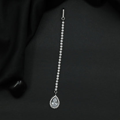 Minimalist Tikka with Pear Shaped Pendant Design