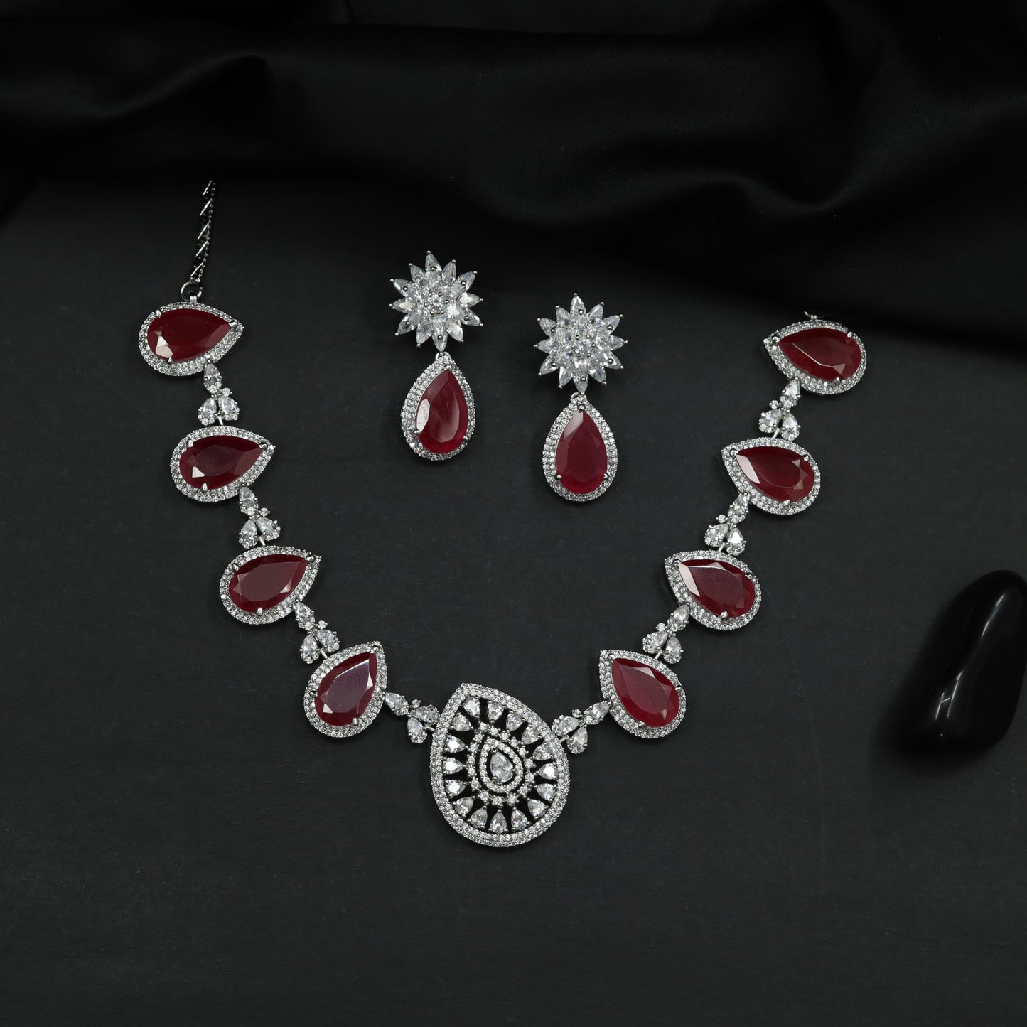 Pear Link Rhodium Necklace with Circular Accent Design