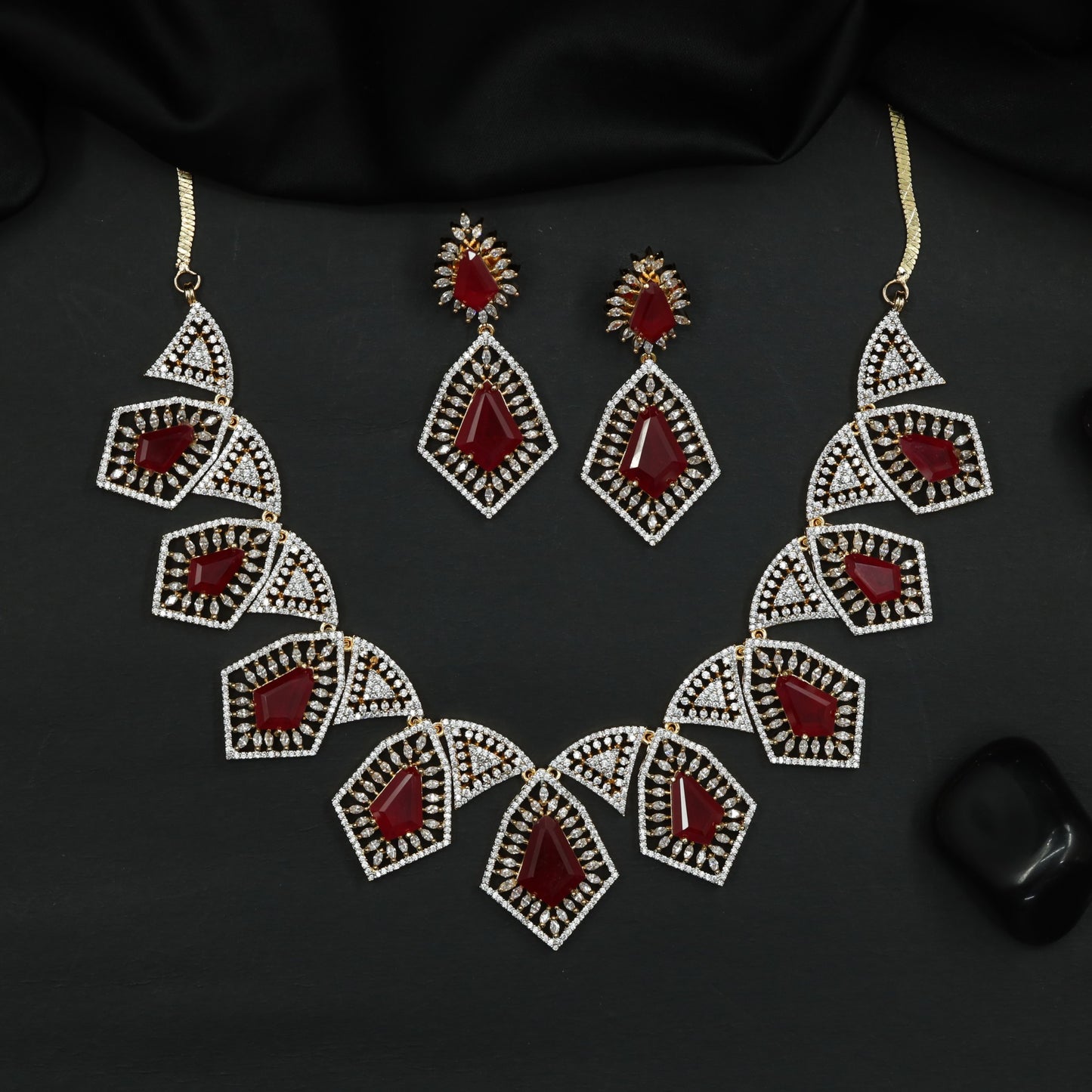 Openwork Geometric Necklace with Statement Appeal