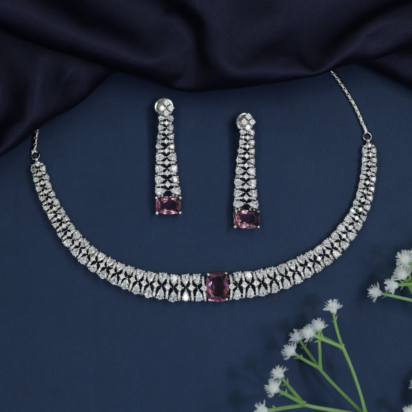 Crystal Lattice Choker with Center Frame Detail
