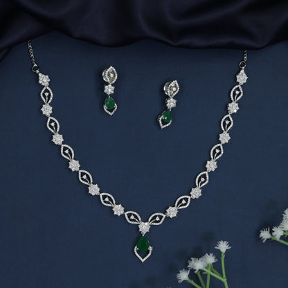 Rhodium necklace with marquise link chain and pendant drop