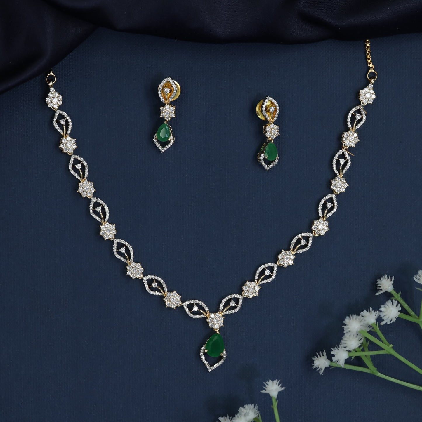 Rhodium necklace with marquise link chain and pendant drop