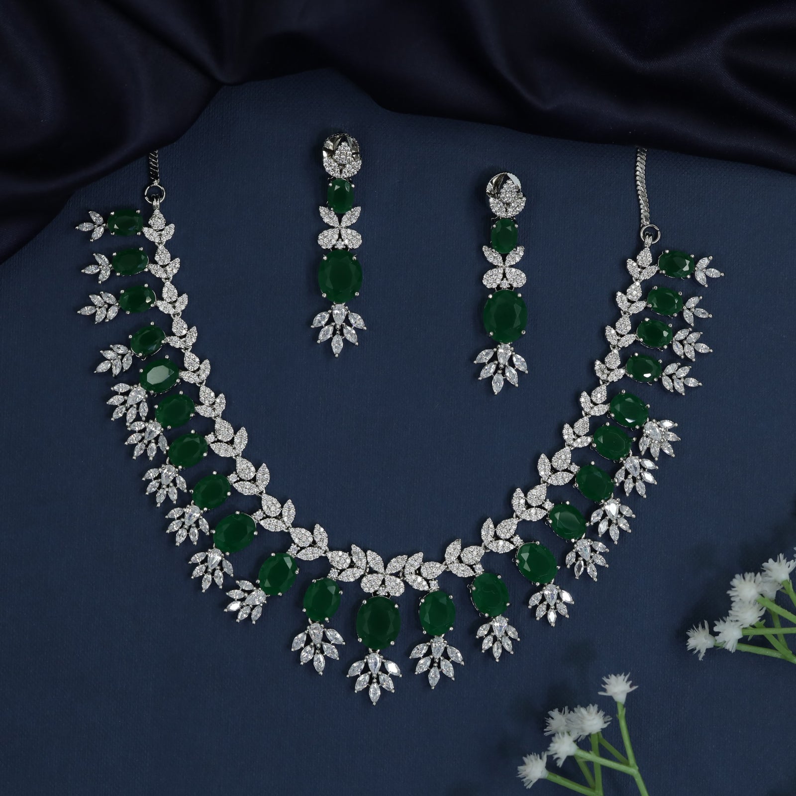 Nature-inspired rhodium necklace with articulated drop accents