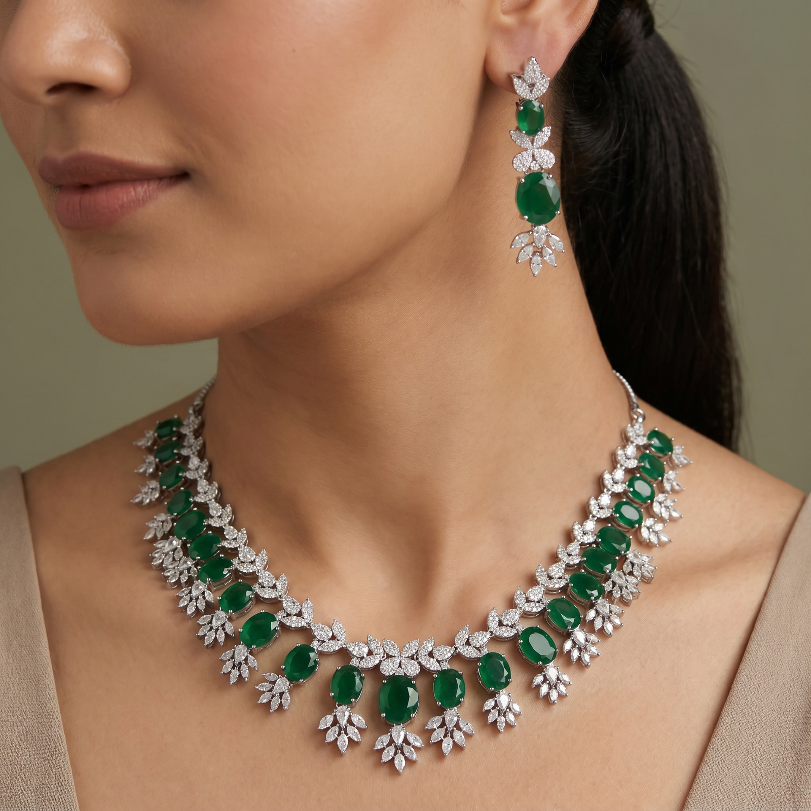 Nature-inspired rhodium necklace with articulated drop accents