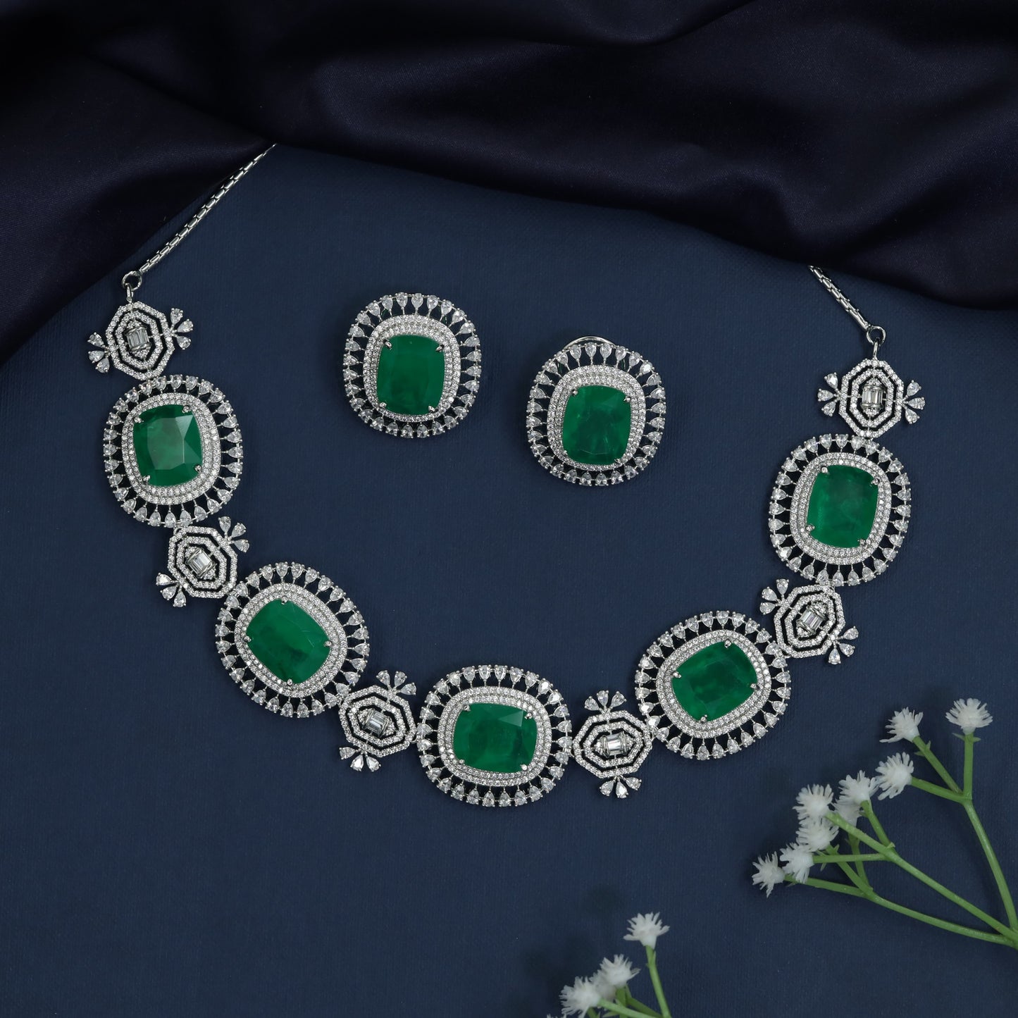 Rhodium necklace with articulated medallion link construction