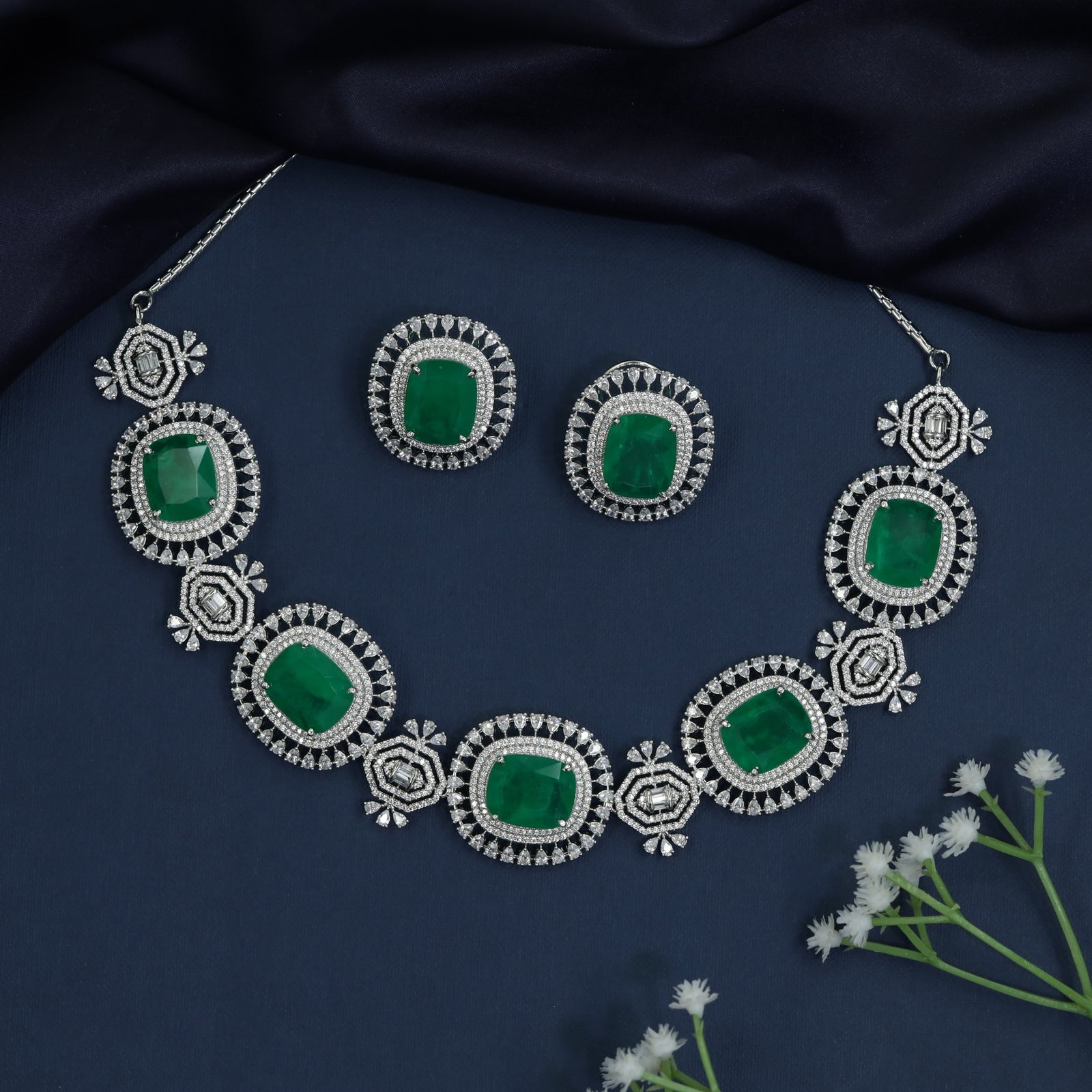 Rhodium necklace with articulated medallion link construction