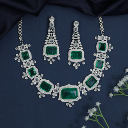 Pendant frame necklace with geometric station arrangement