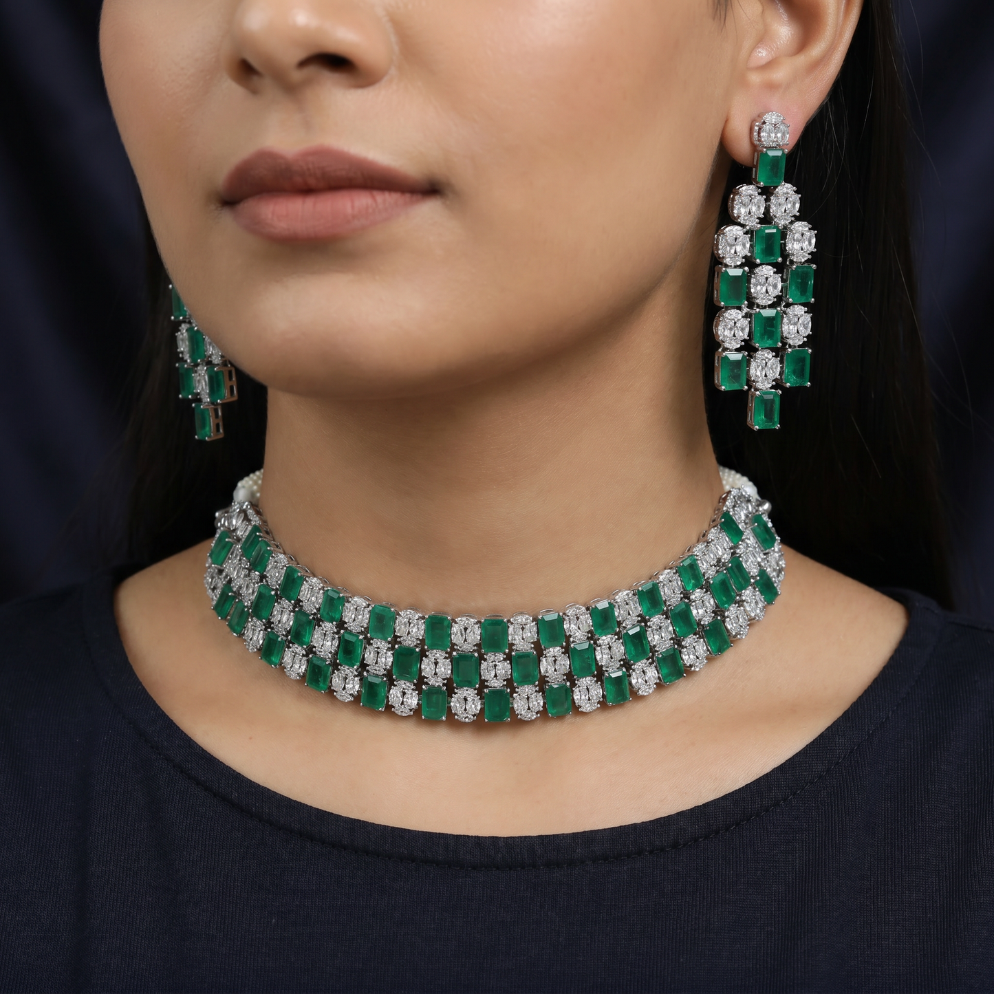 Heritage revival choker with rosette link construction