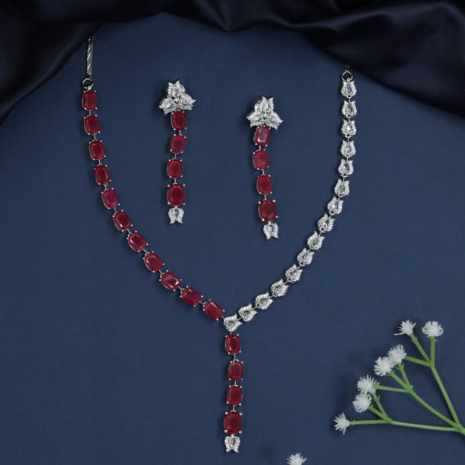 Scalloped station link necklace with drop centerpiece